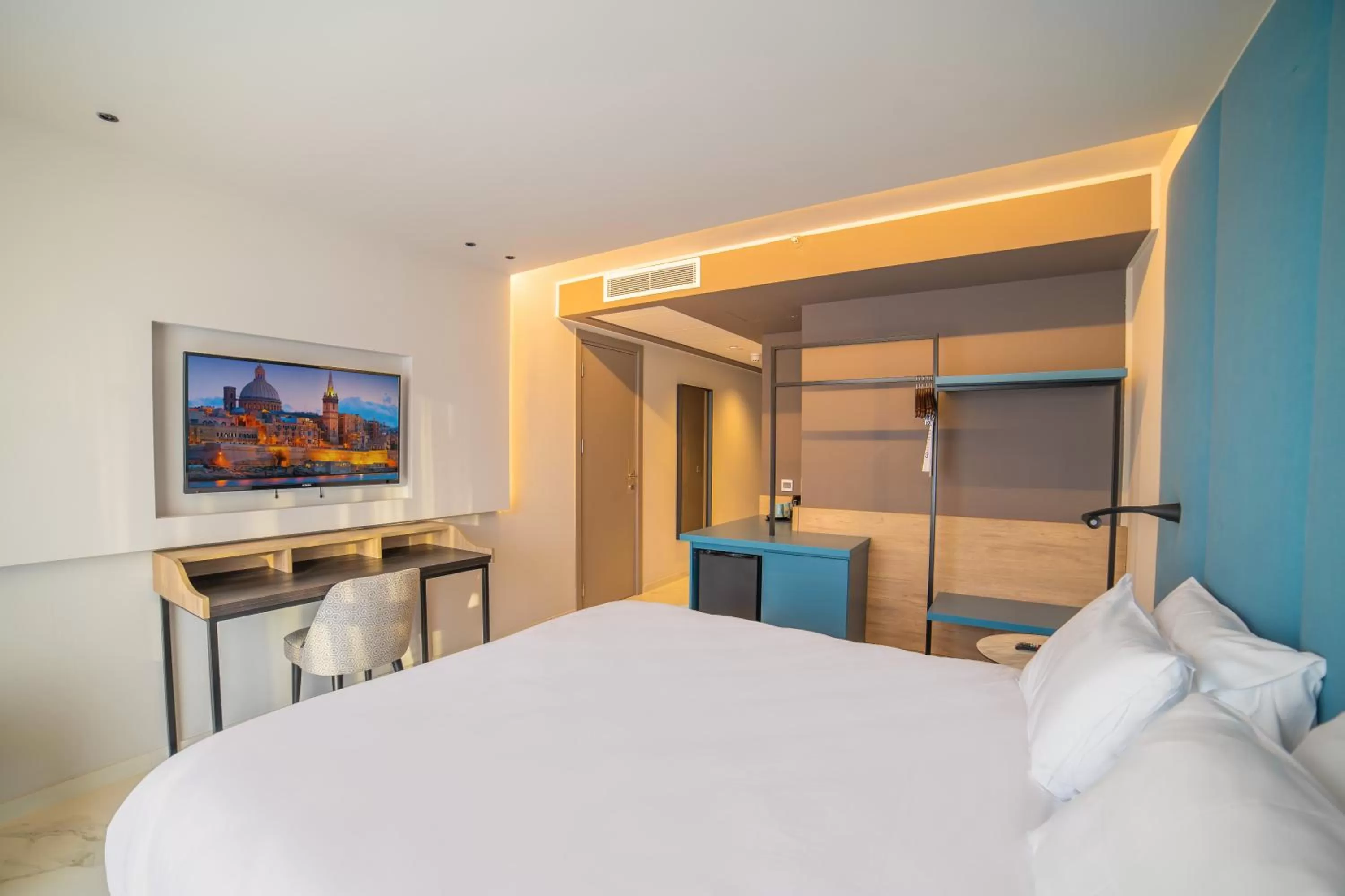 Bed in Mercure St. Julian's Malta