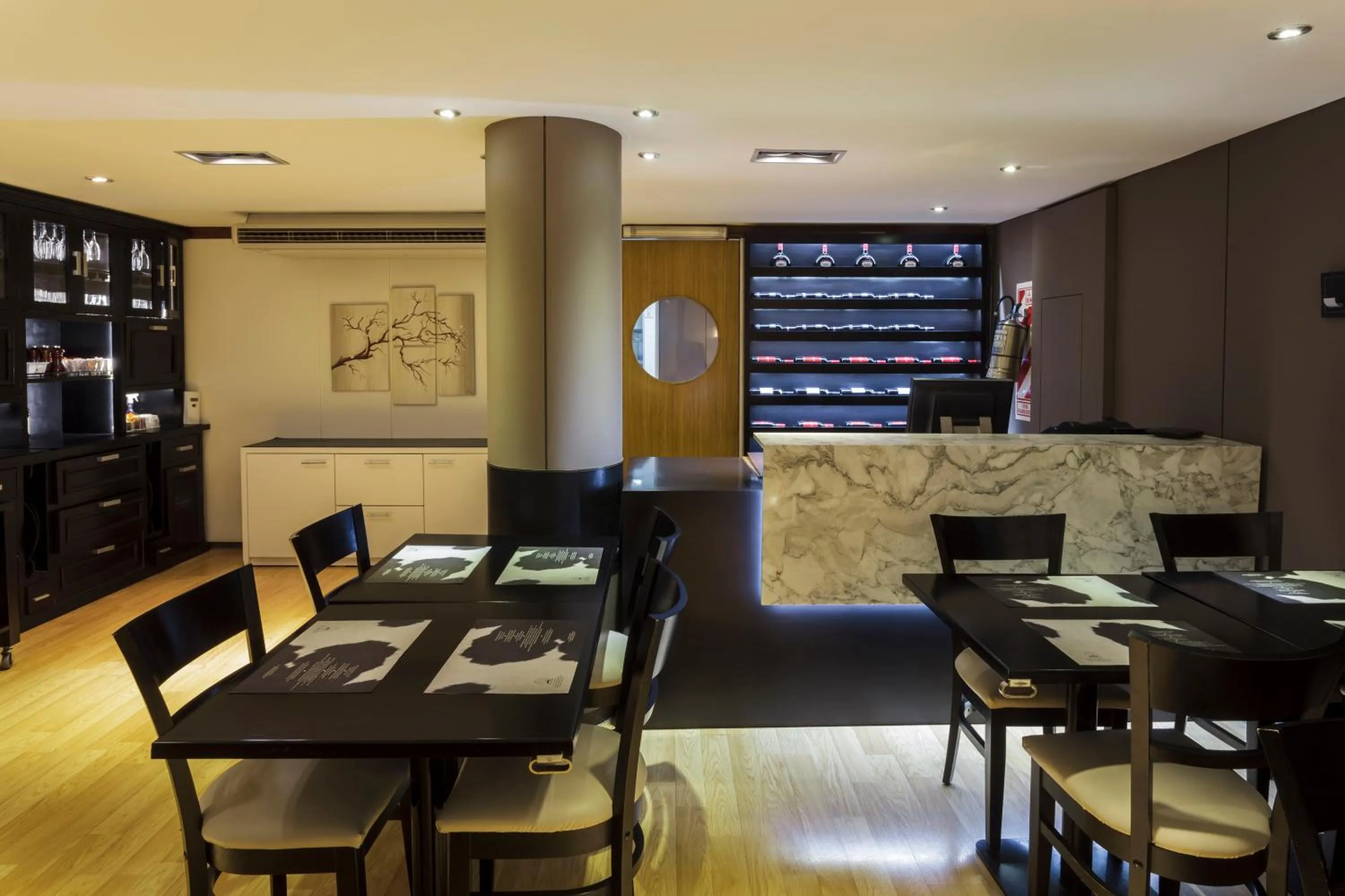 Restaurant/places to eat in Hotel Facon Grande