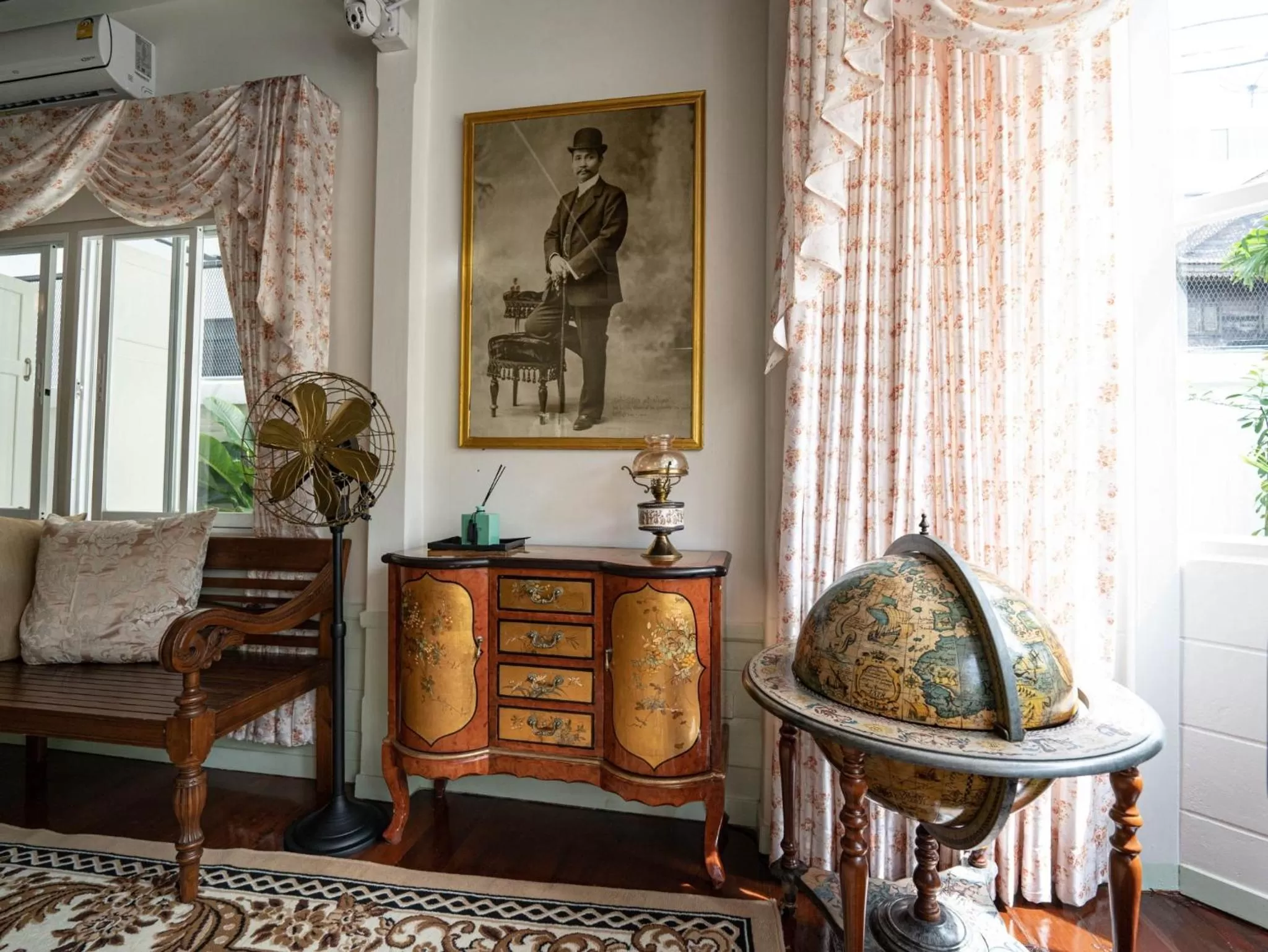 Property building in RoomQuest Rim Praya Dinsor Road