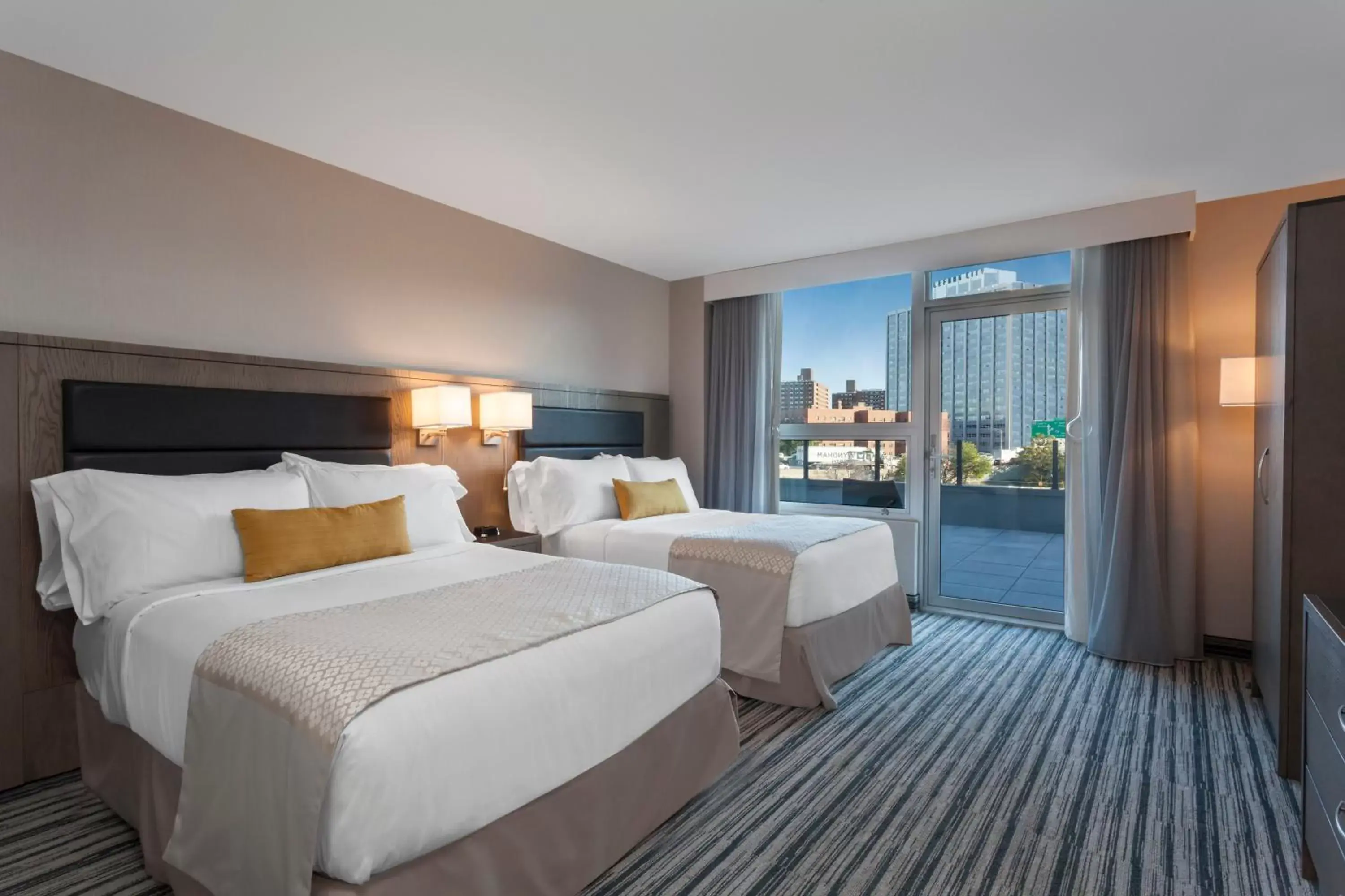 Premium Double Room with Bath Tub - Mobility/Hearing Accessible - Non-Smoking in Wyndham Garden LaGuardia South Premium Double Room with Bath Tub - Mobility/Hearing Accessible - Non-Smoking in Wyndham Garden LaGuardia South