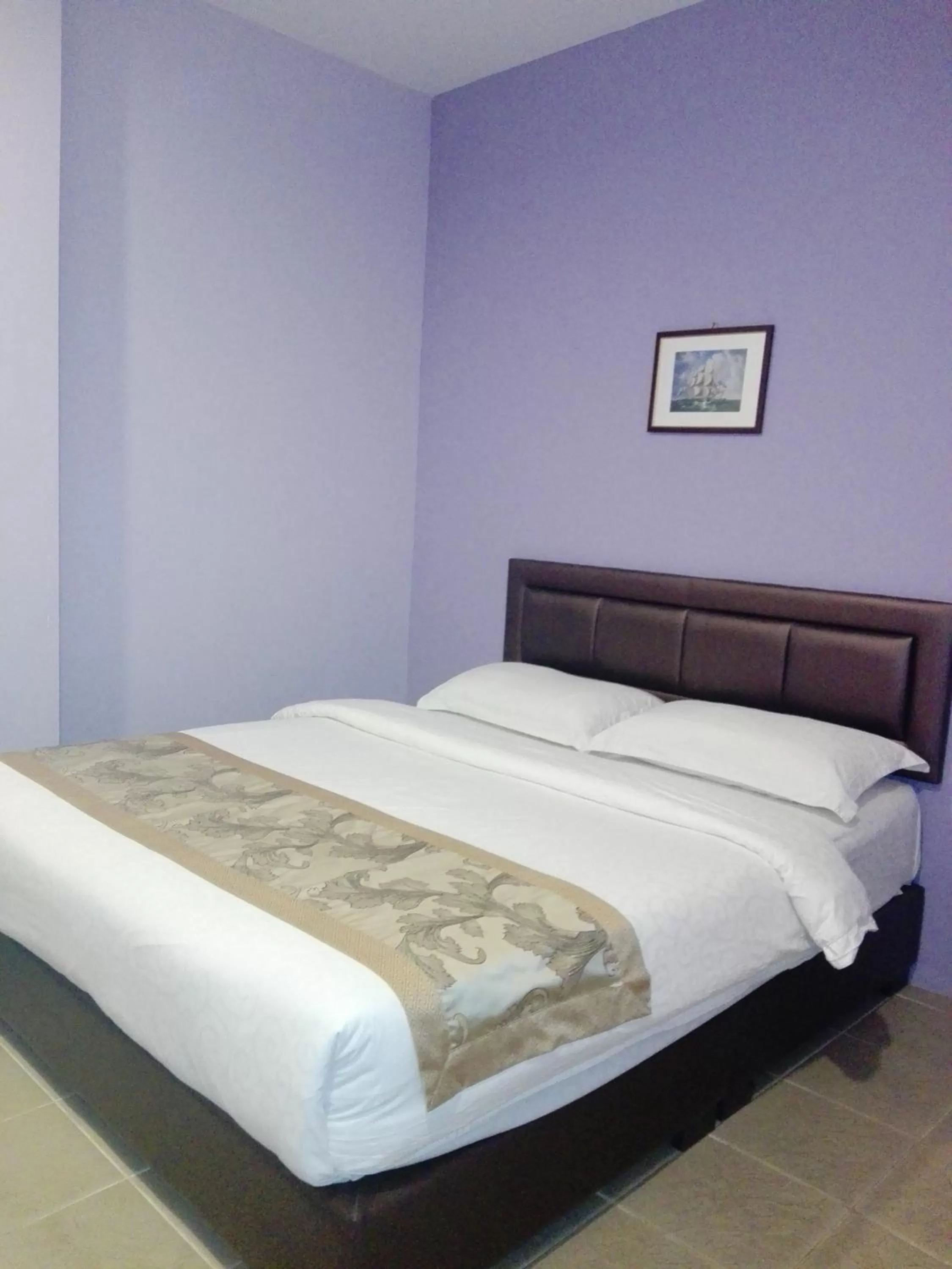 Photo of the whole room, Bed in TIONG HUA HOTEL