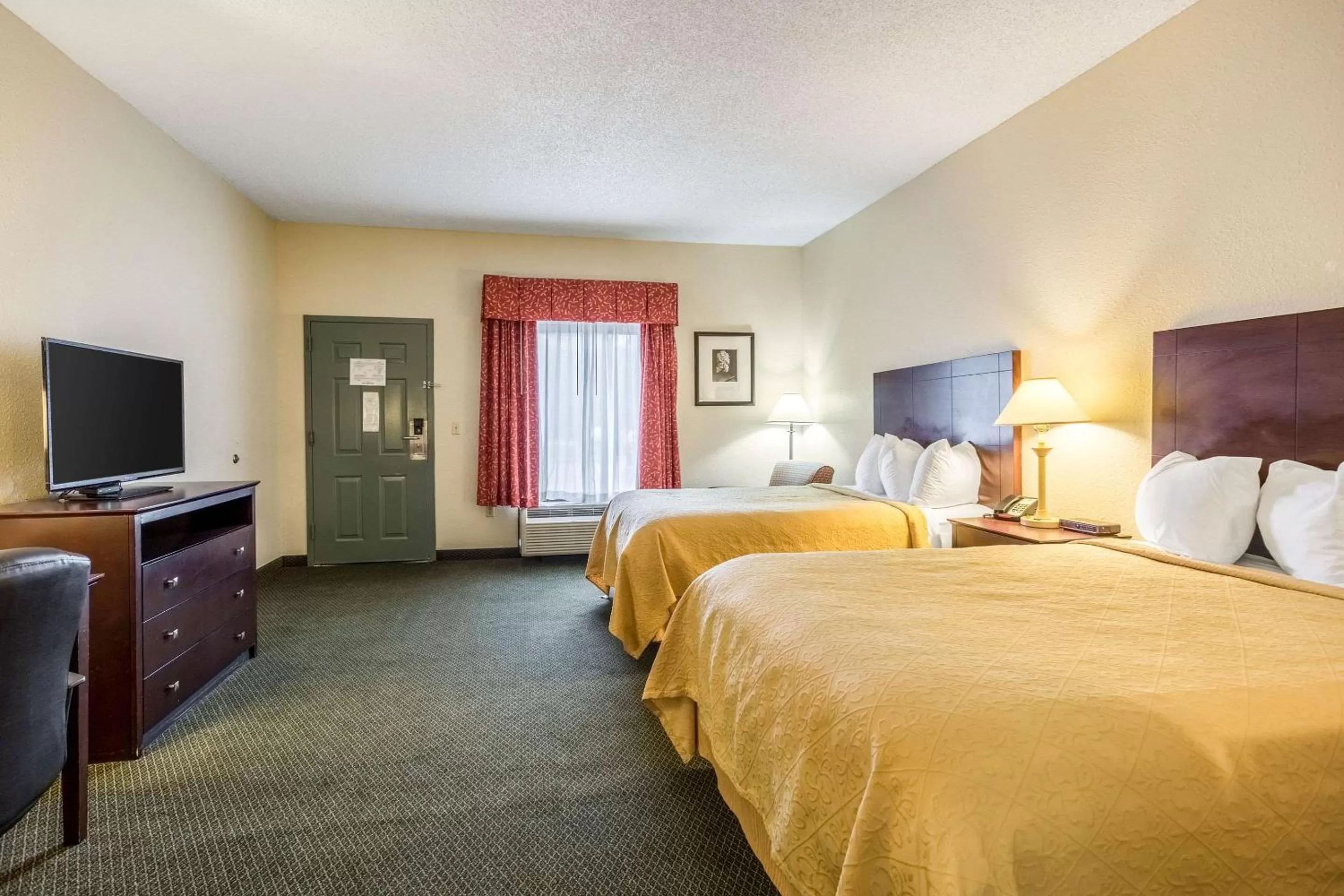 Photo of the whole room, Bed in Quality Inn Heber Springs