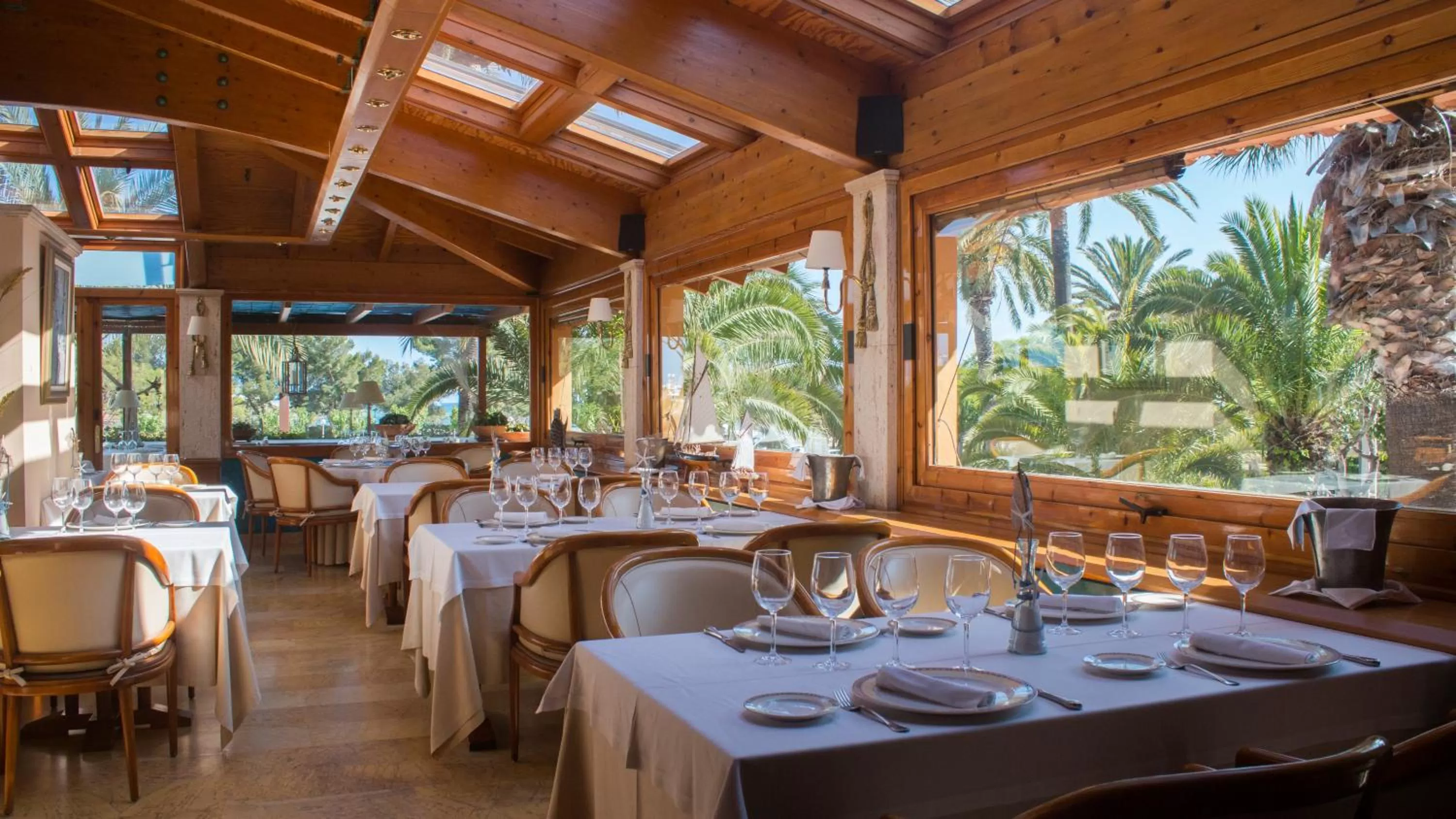 Restaurant/places to eat in Hotel restaurant Ceferino