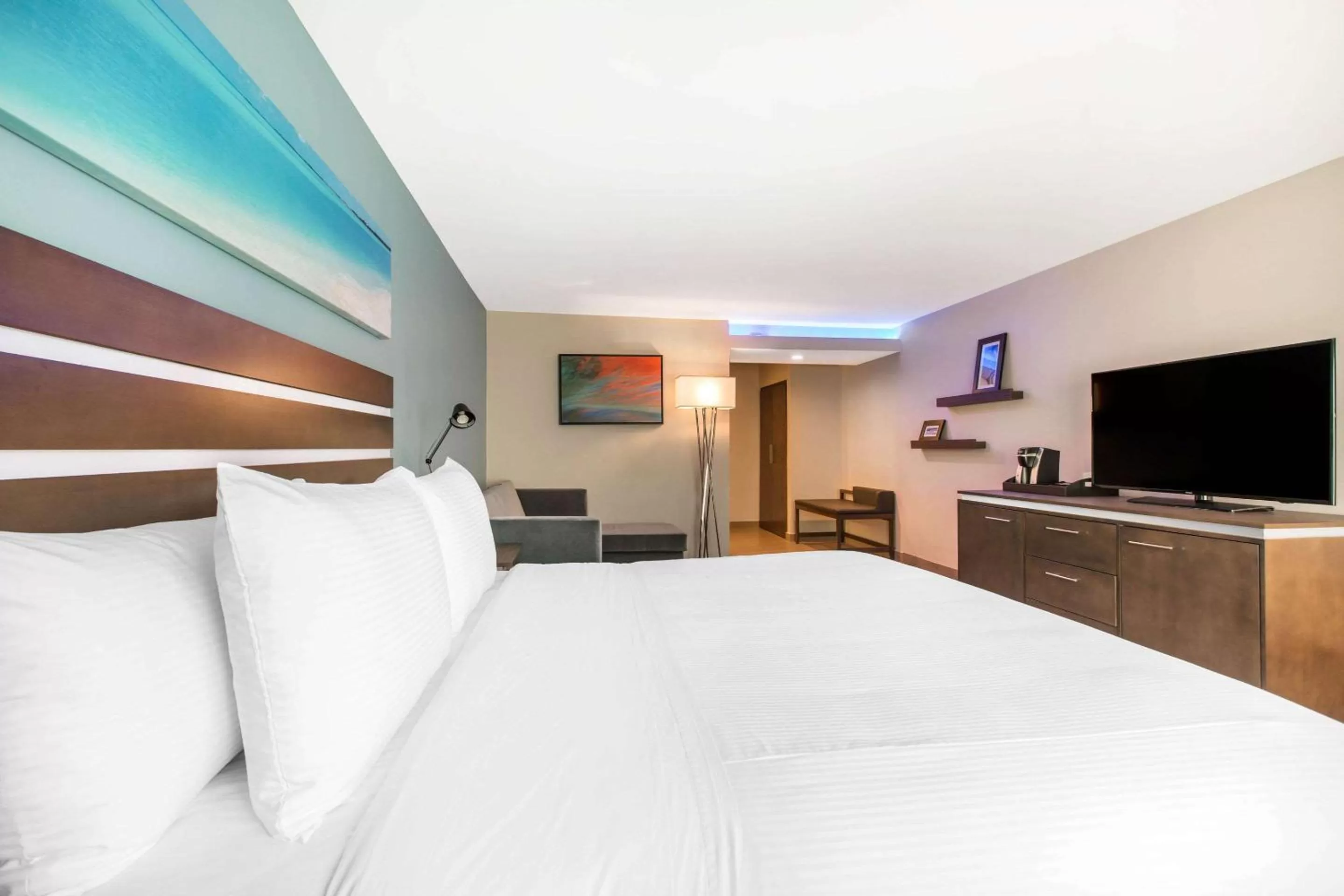 Photo of the whole room, Bed in The Cove Hotel