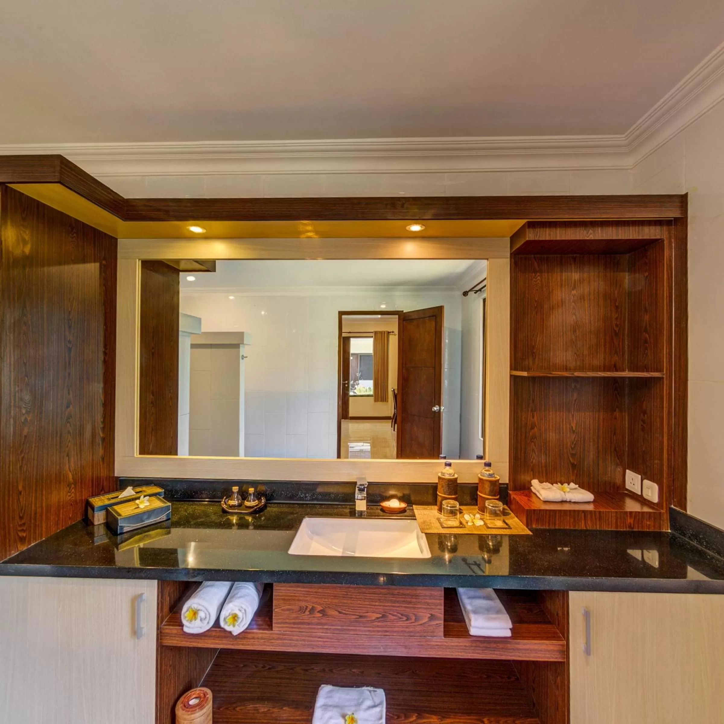 Area and facilities in Vila Ombak