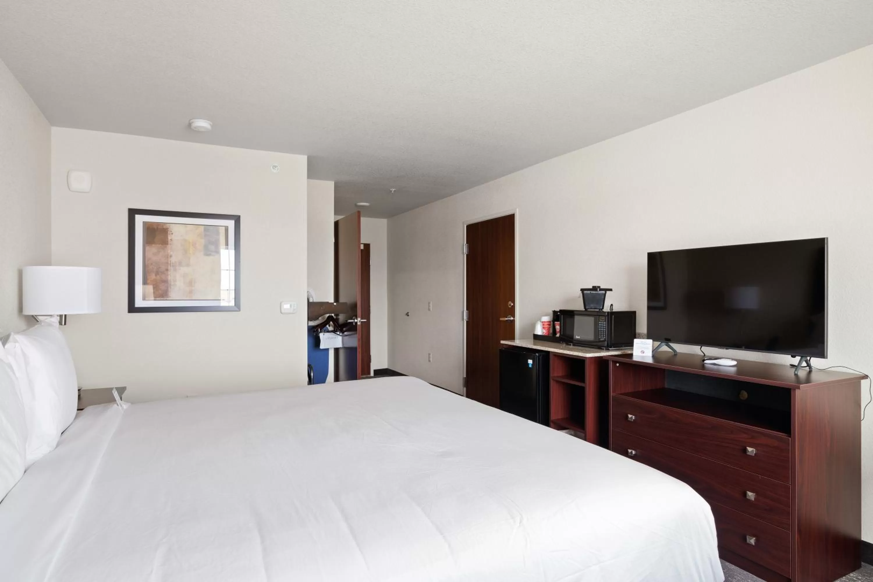 Bed in Cobblestone Inn & Suites - Yuma