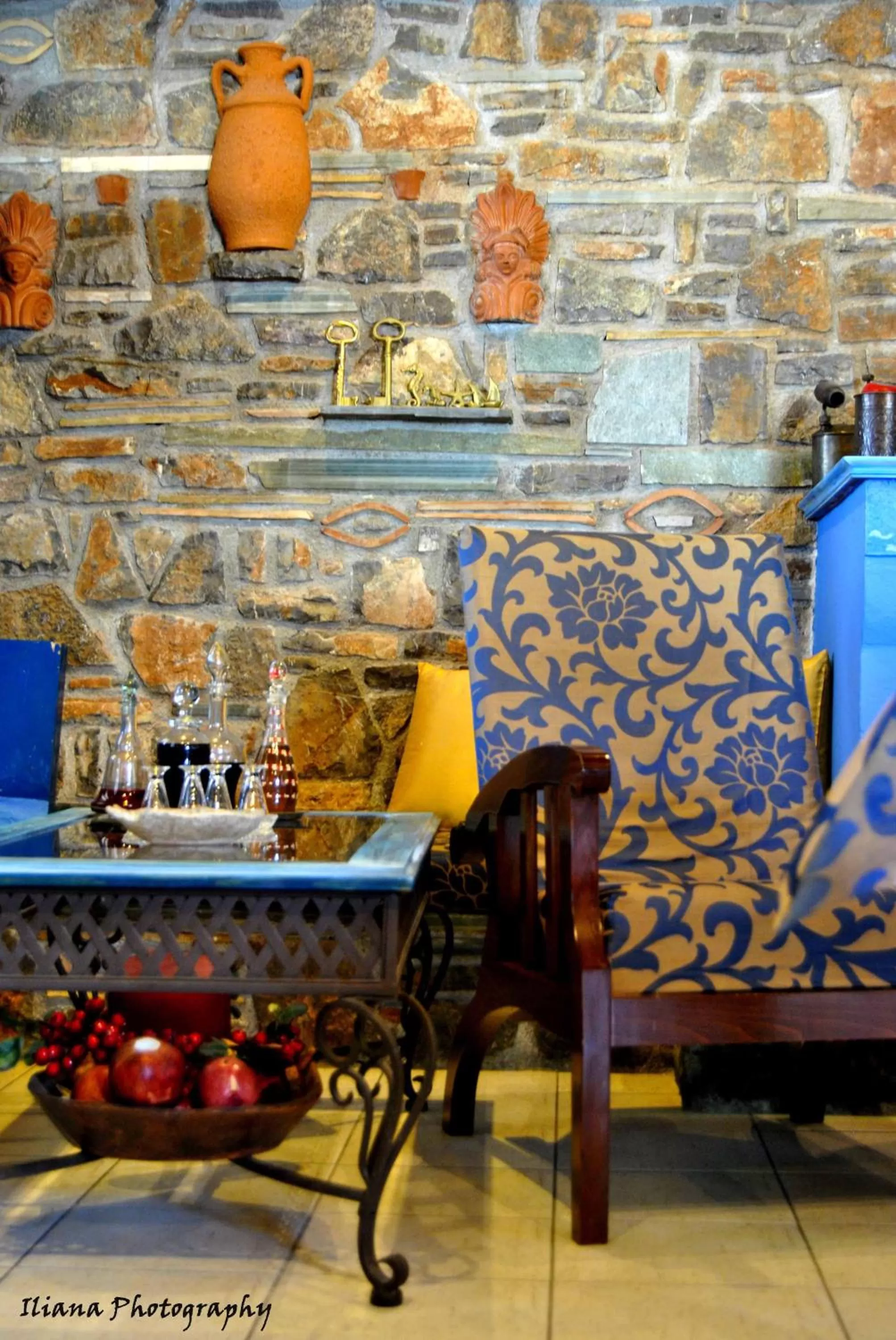 Decorative detail in Filoxenia Studios