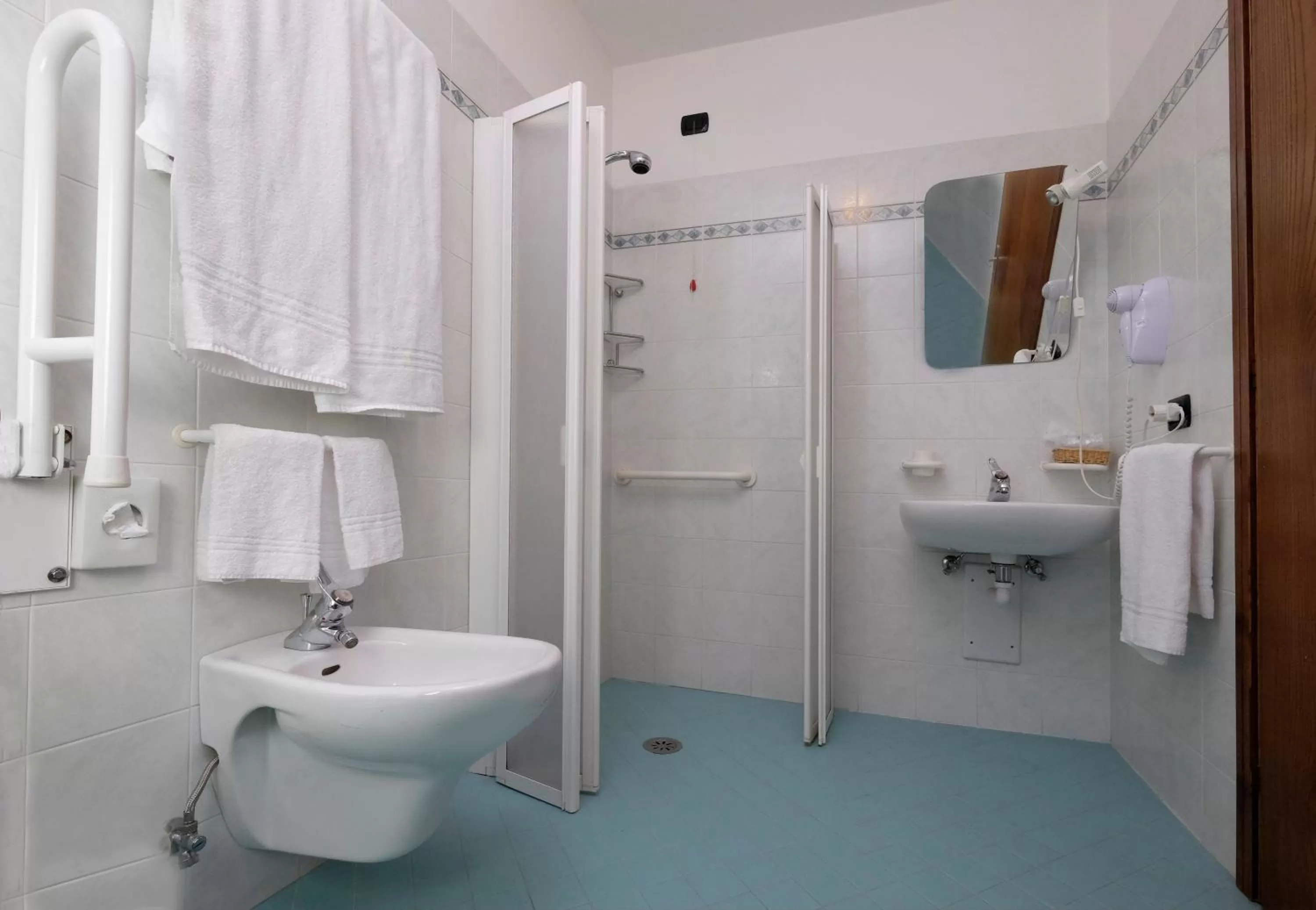 Bathroom in Albergo Antico