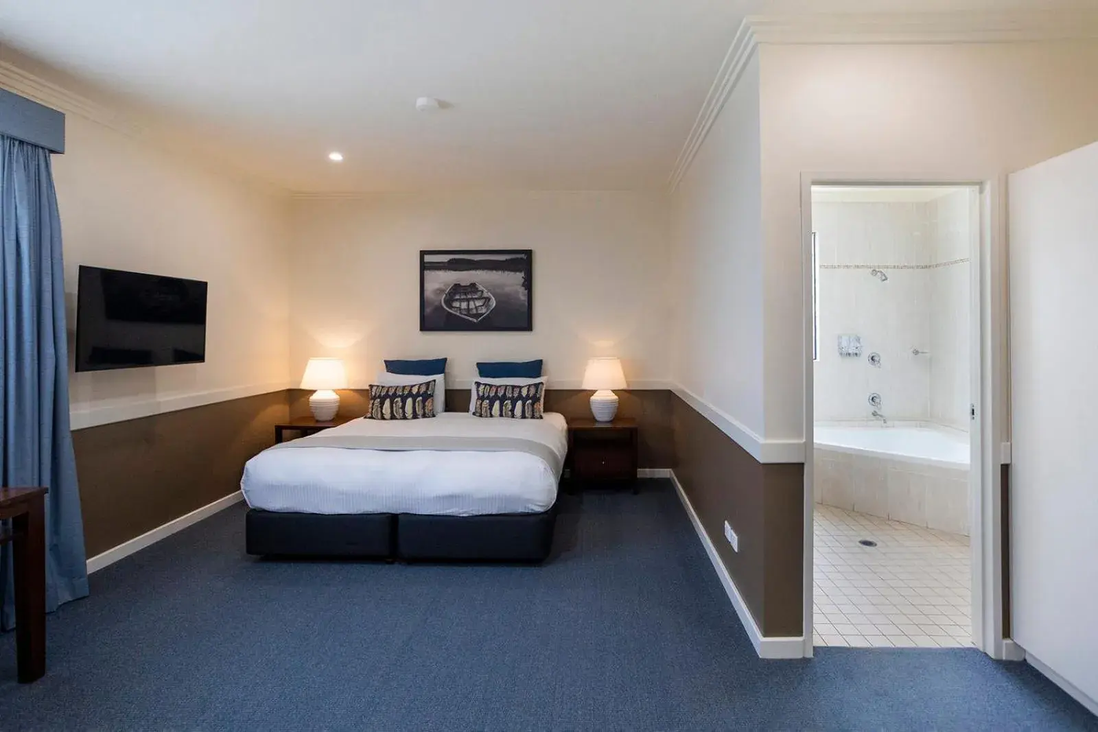 Studio with Spa Bath in Hawkesbury Race Club Motel Studio with Spa Bath in Hawkesbury Race Club Motel