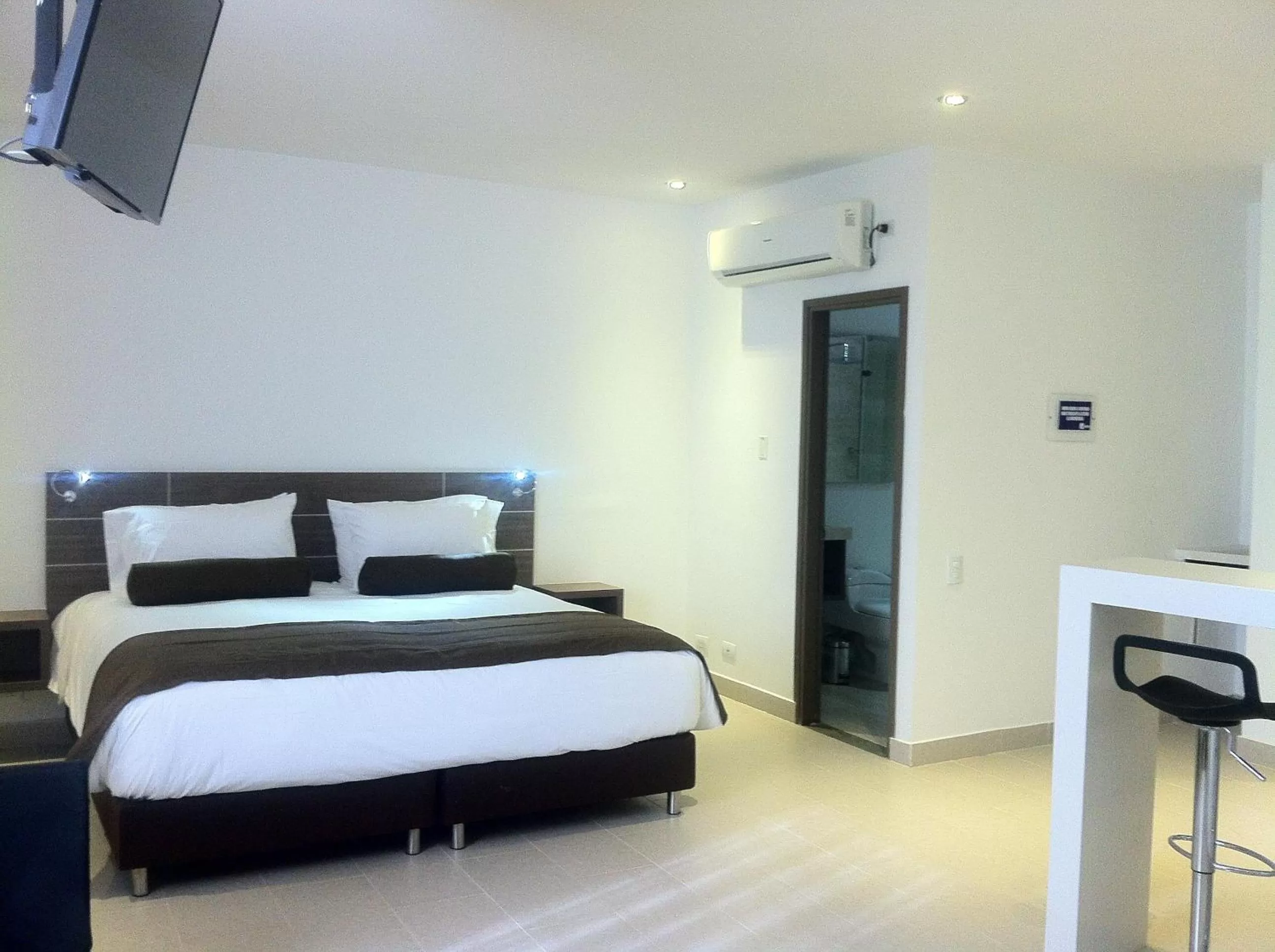 Photo of the whole room, Bed in Hausen Hotel - Suites