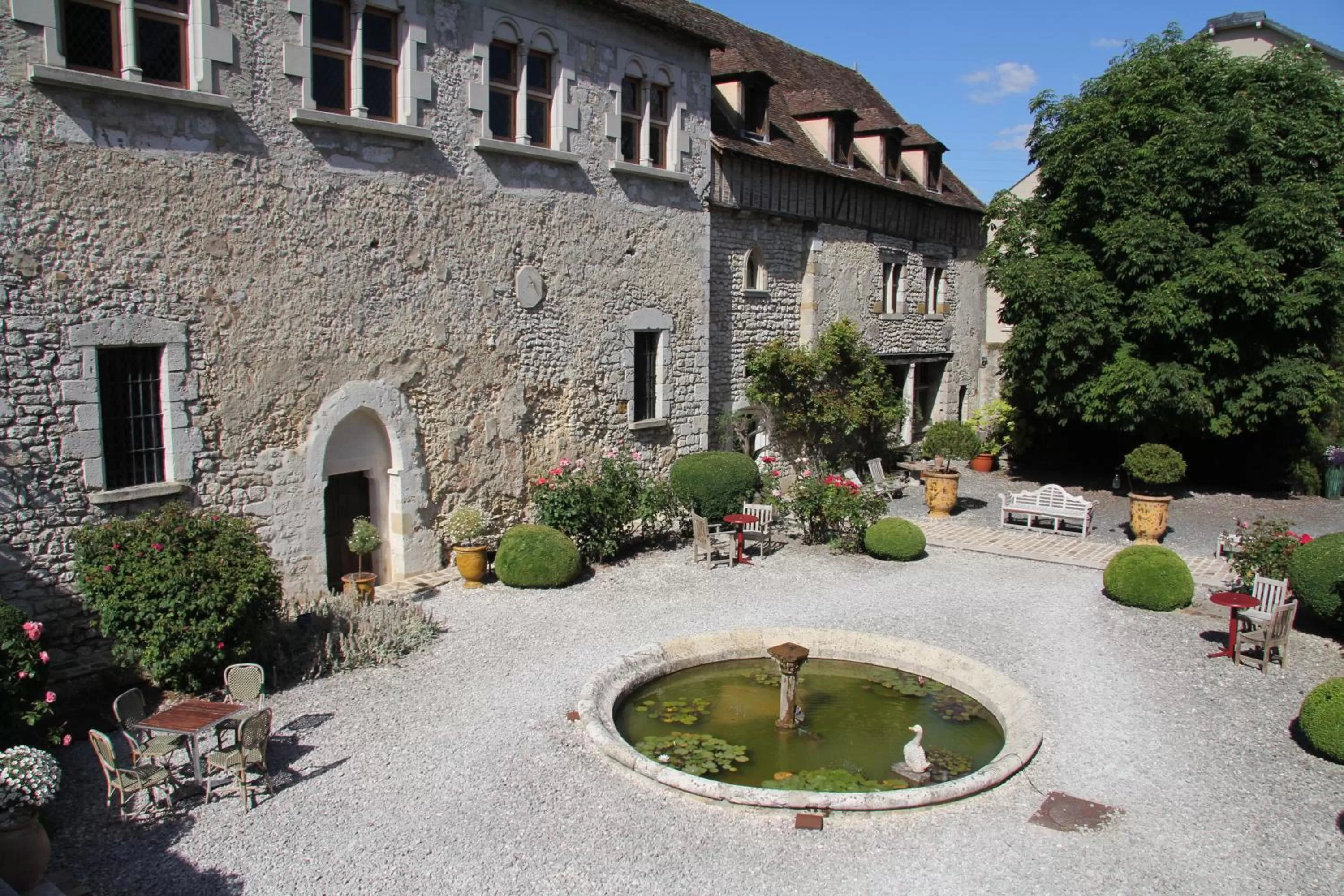 Property Building in Demeure des Vieux Bains