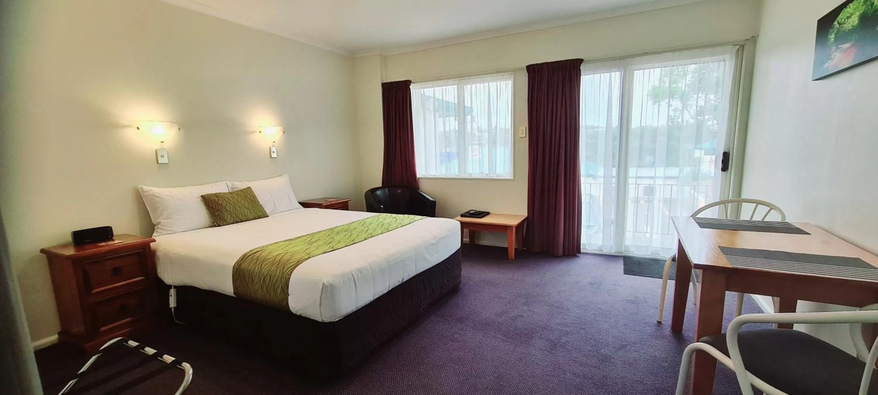 Photo of the whole room, Bed in Parklands Motor Lodge Timaru