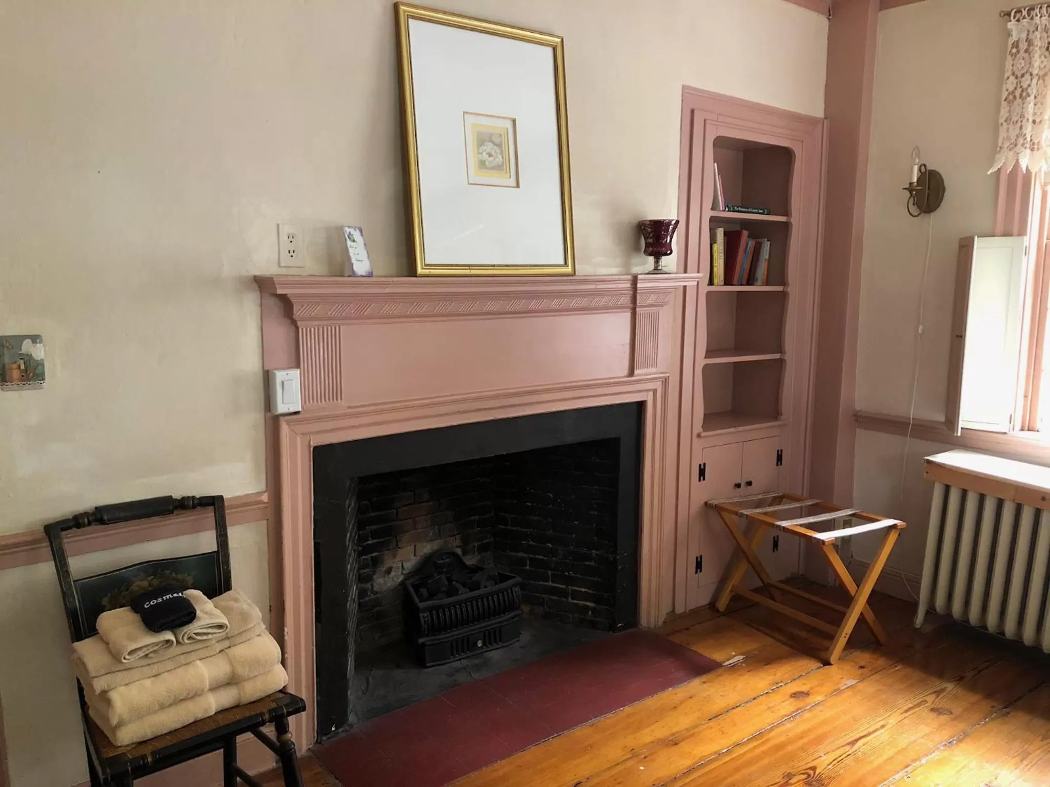 Photo of the whole room, TV/Entertainment Center in William's Grant Inn Bed and Breakfast