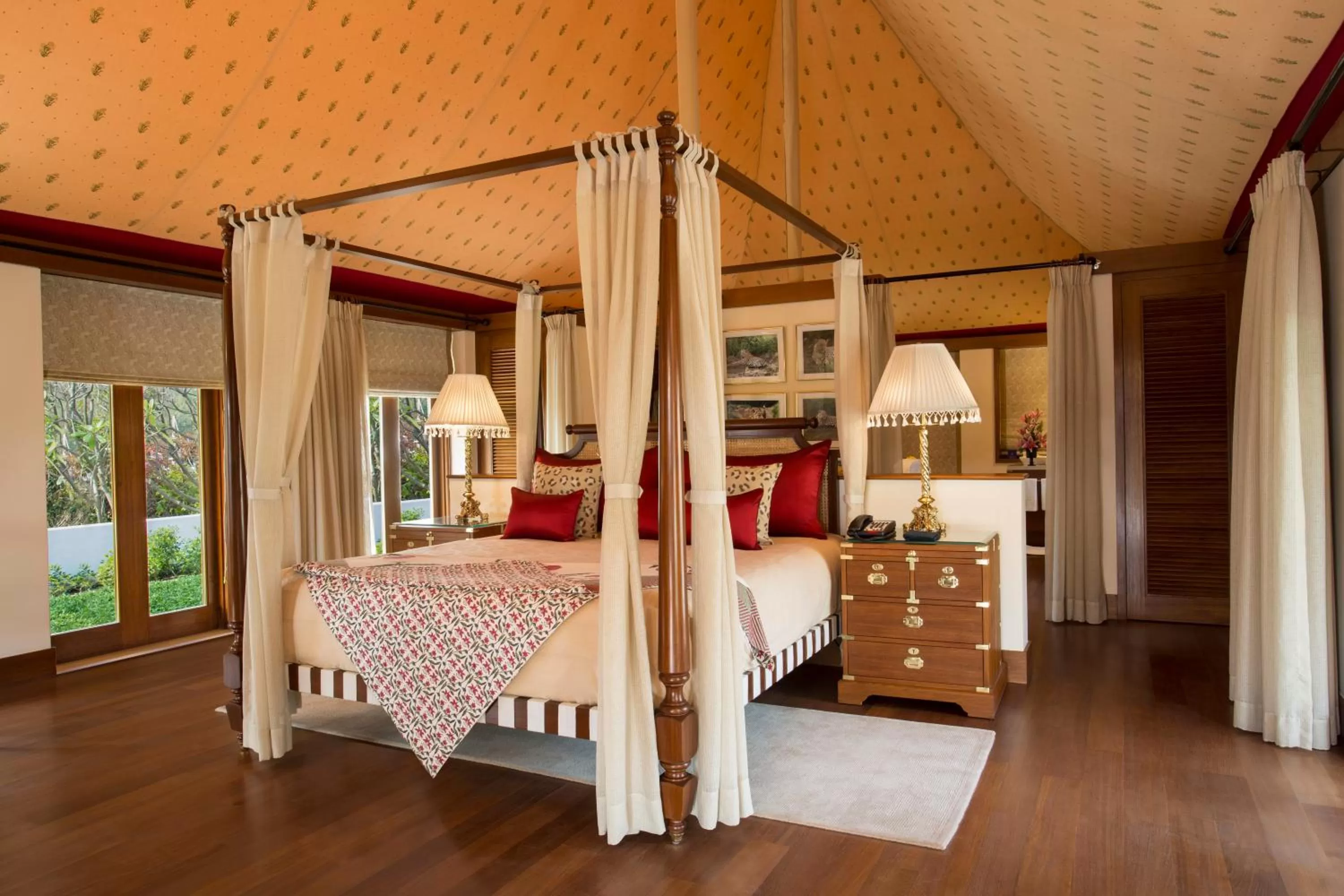 Bedroom, Bed in The Oberoi Sukhvilas Spa Resort, New Chandigarh