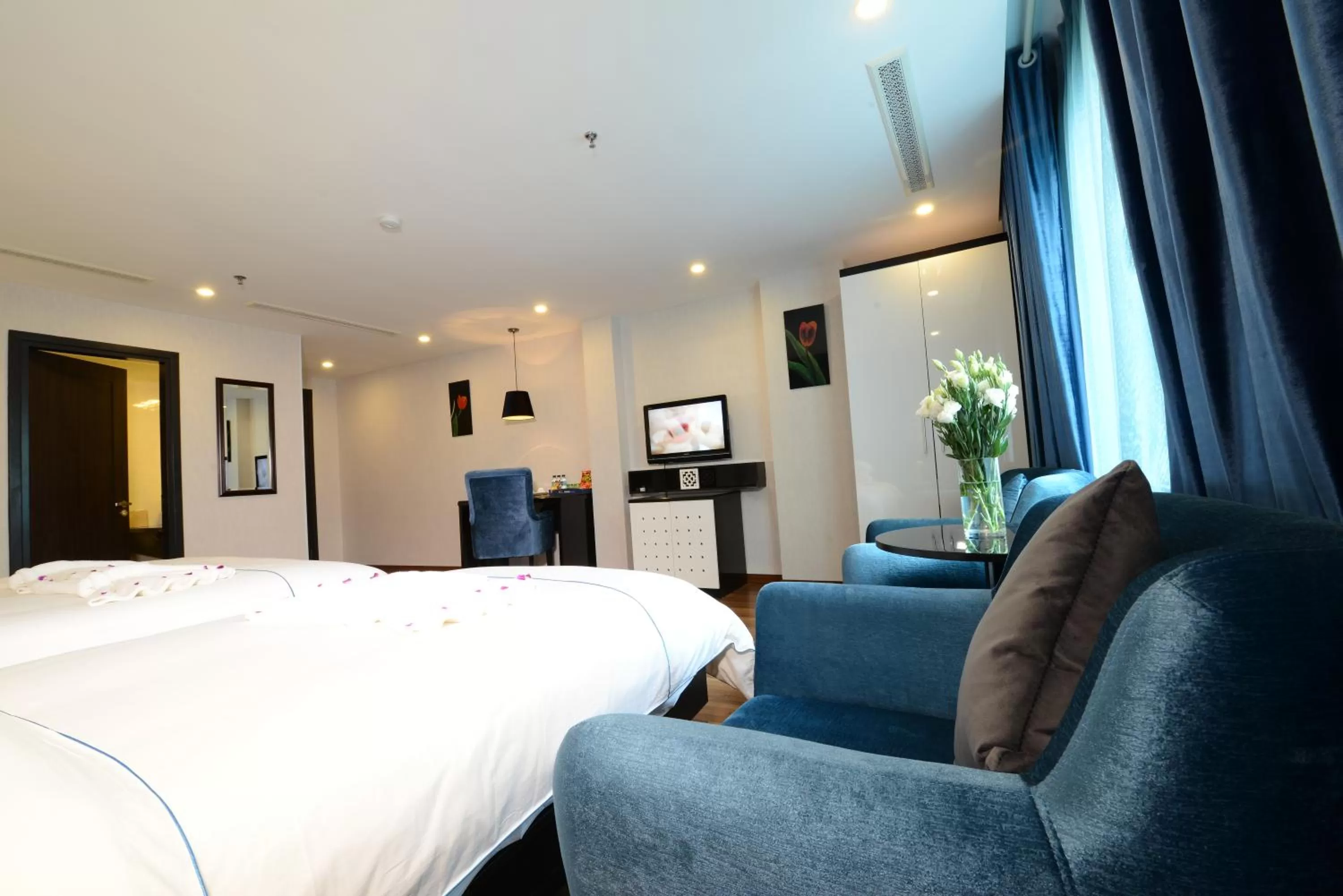 Bed in Hanoi Emerald Waters Hotel & Spa