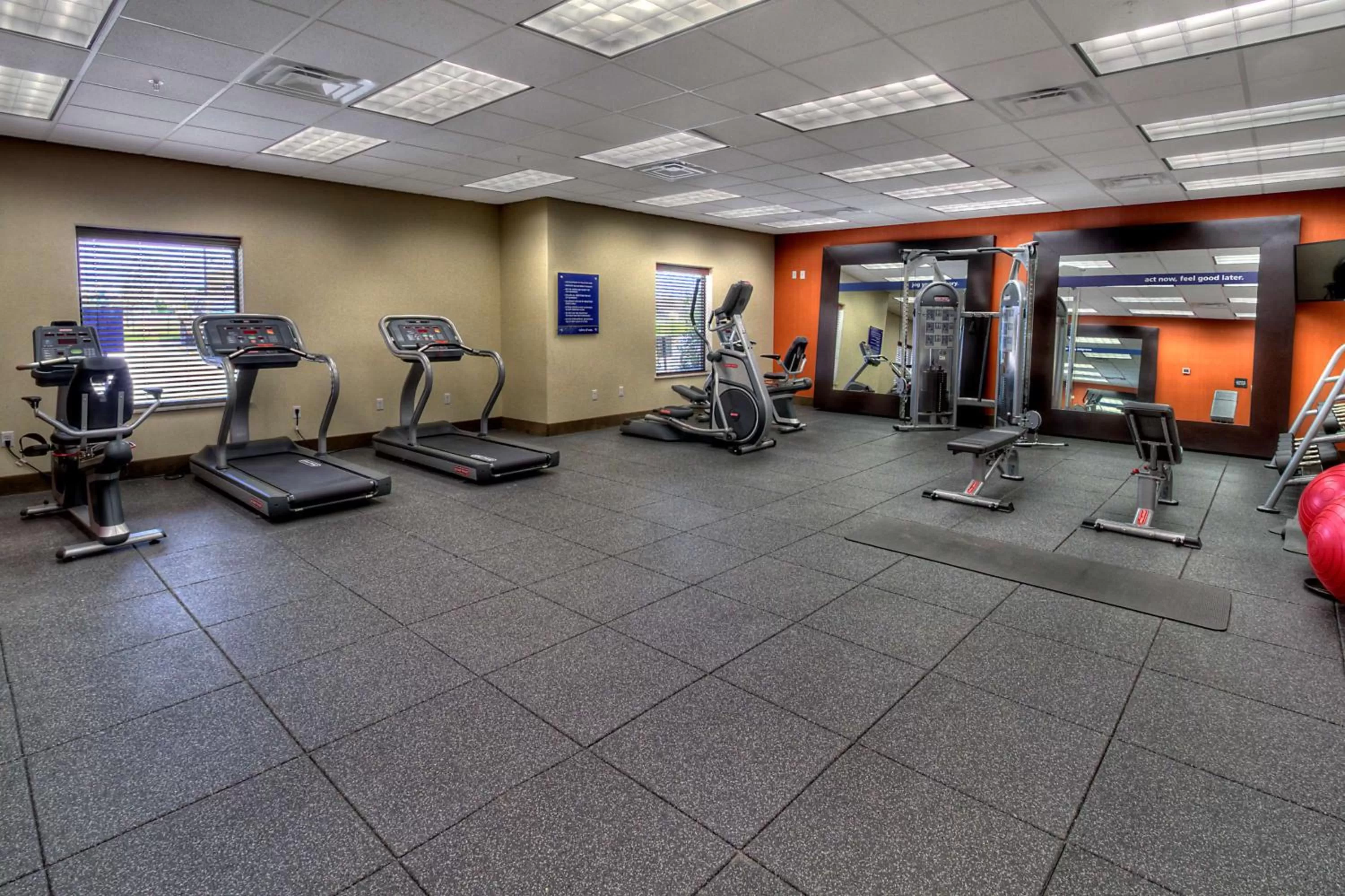 Fitness centre/facilities in Hampton Inn and Suites Ada