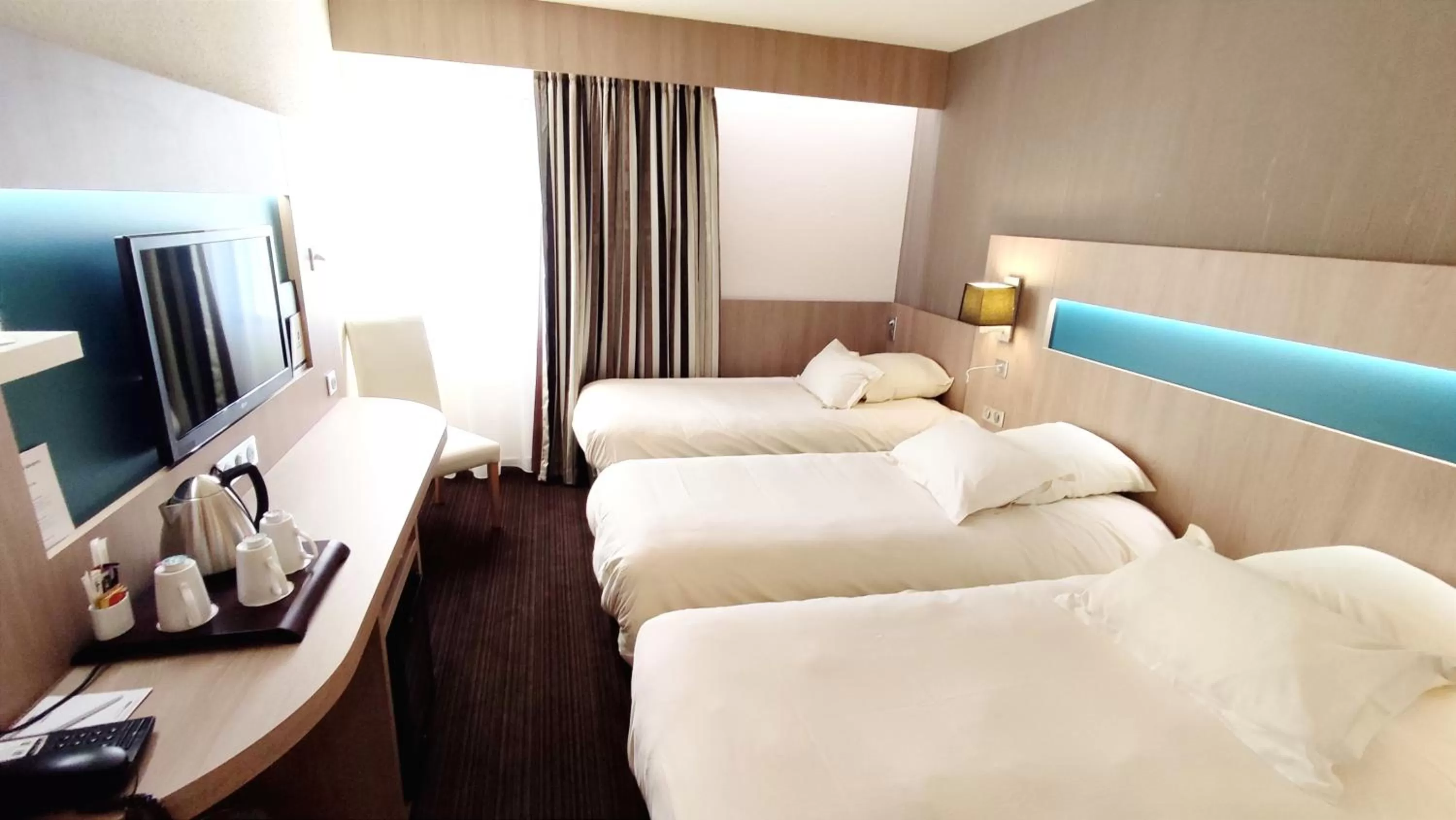 Bedroom, Bed in Best Western Marseille Aeroport