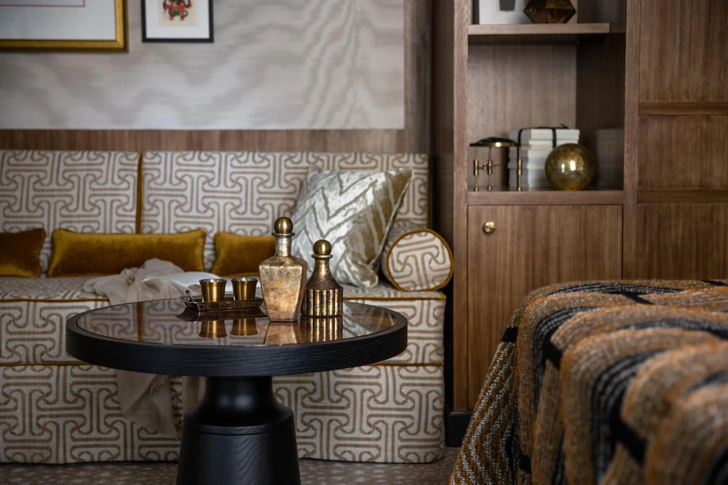 Seating area in Esprit Saint Germain