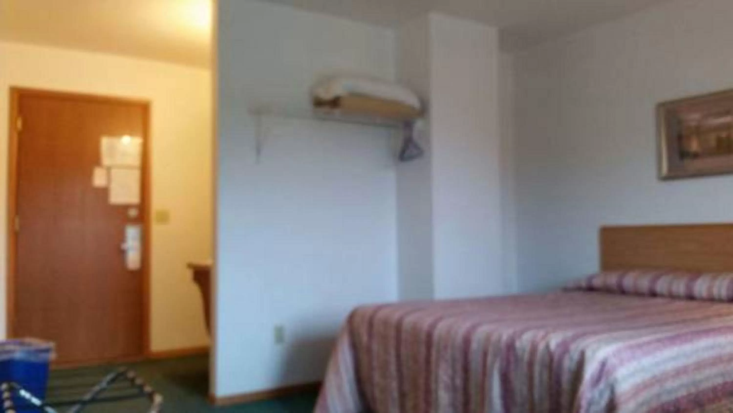 Bed in Algoma Beach Motel