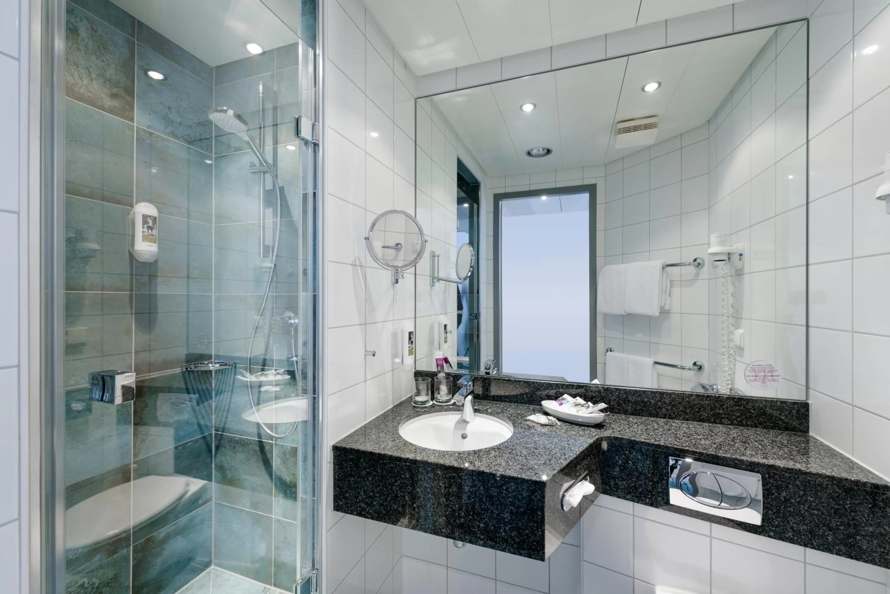 Toilet in Mercure Hotel Hannover Mitte