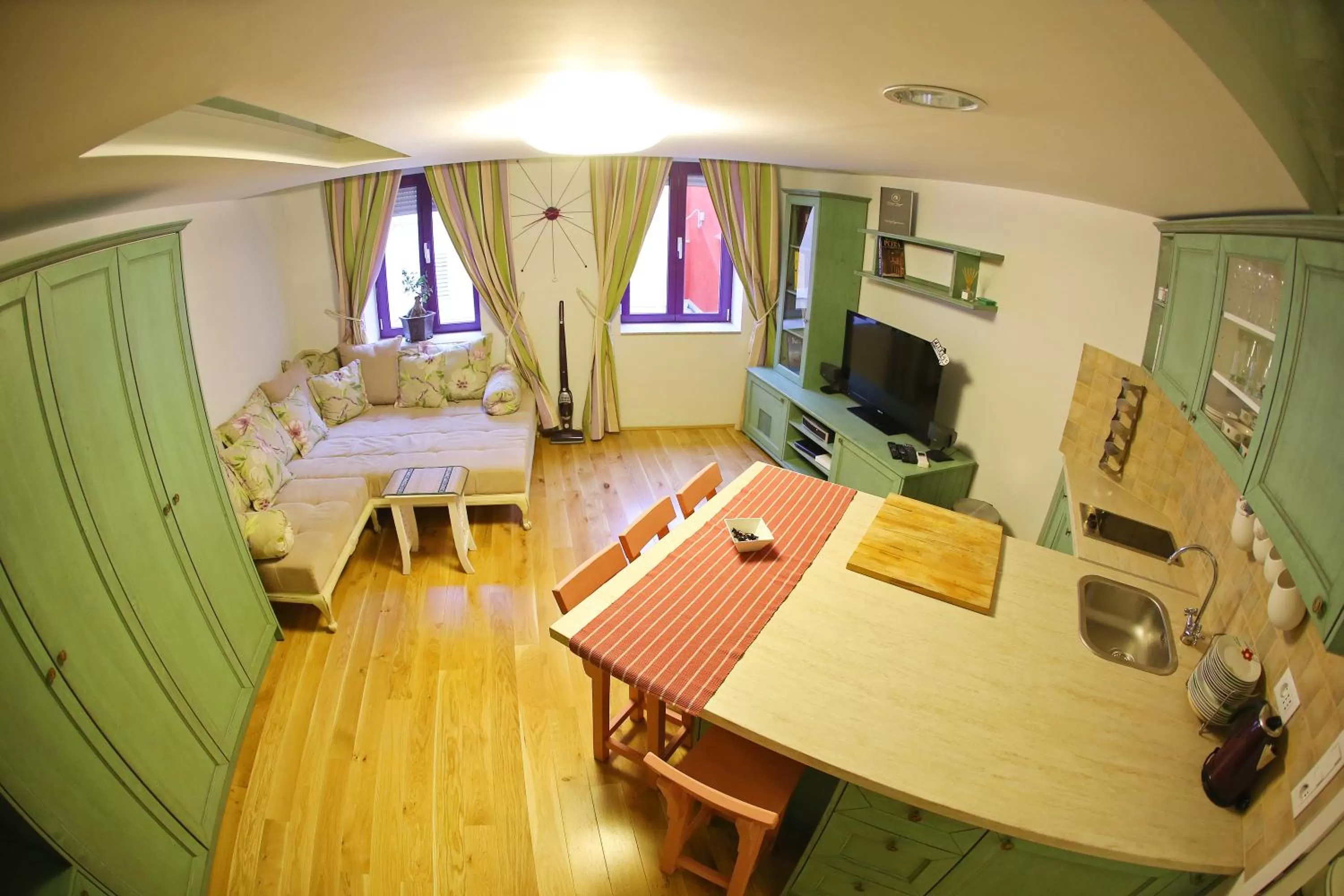 TV and multimedia, Bed in Central Apartments Integrated Hotel