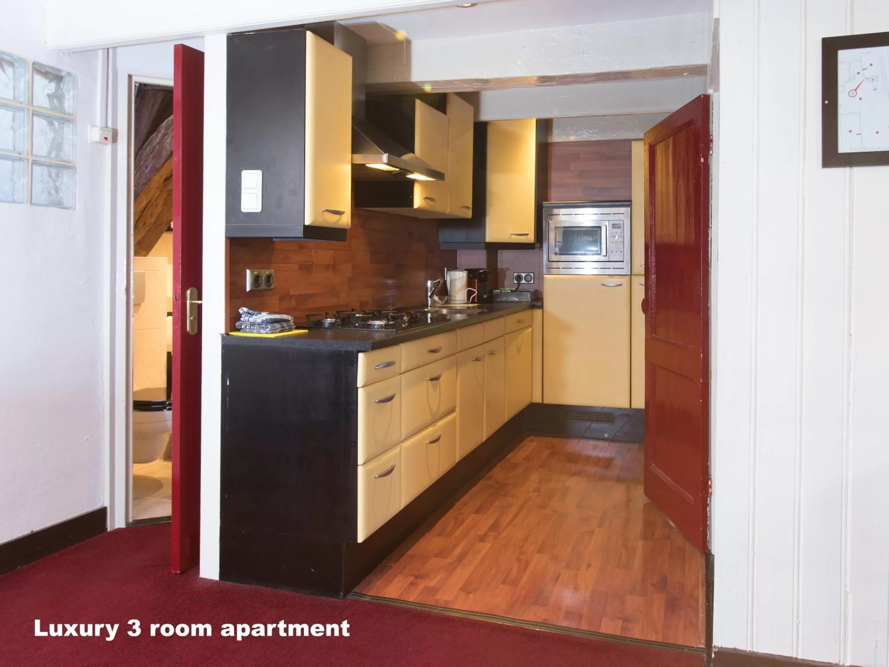 Kitchen or kitchenette in Hotel de Vischpoorte, centrum Deventer en aan de IJssel