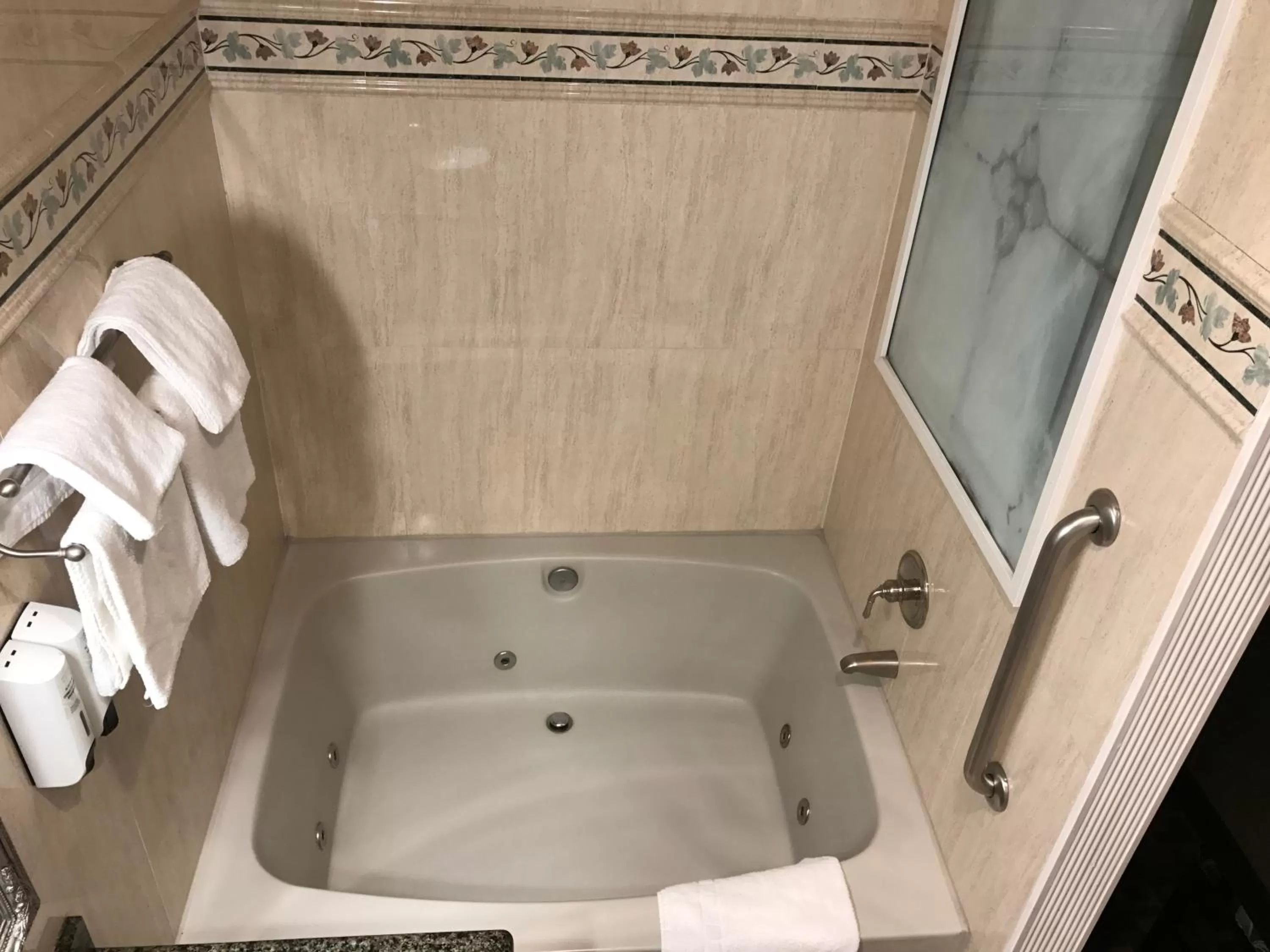 Bathroom in Castaic Inn Six Flags Valencia