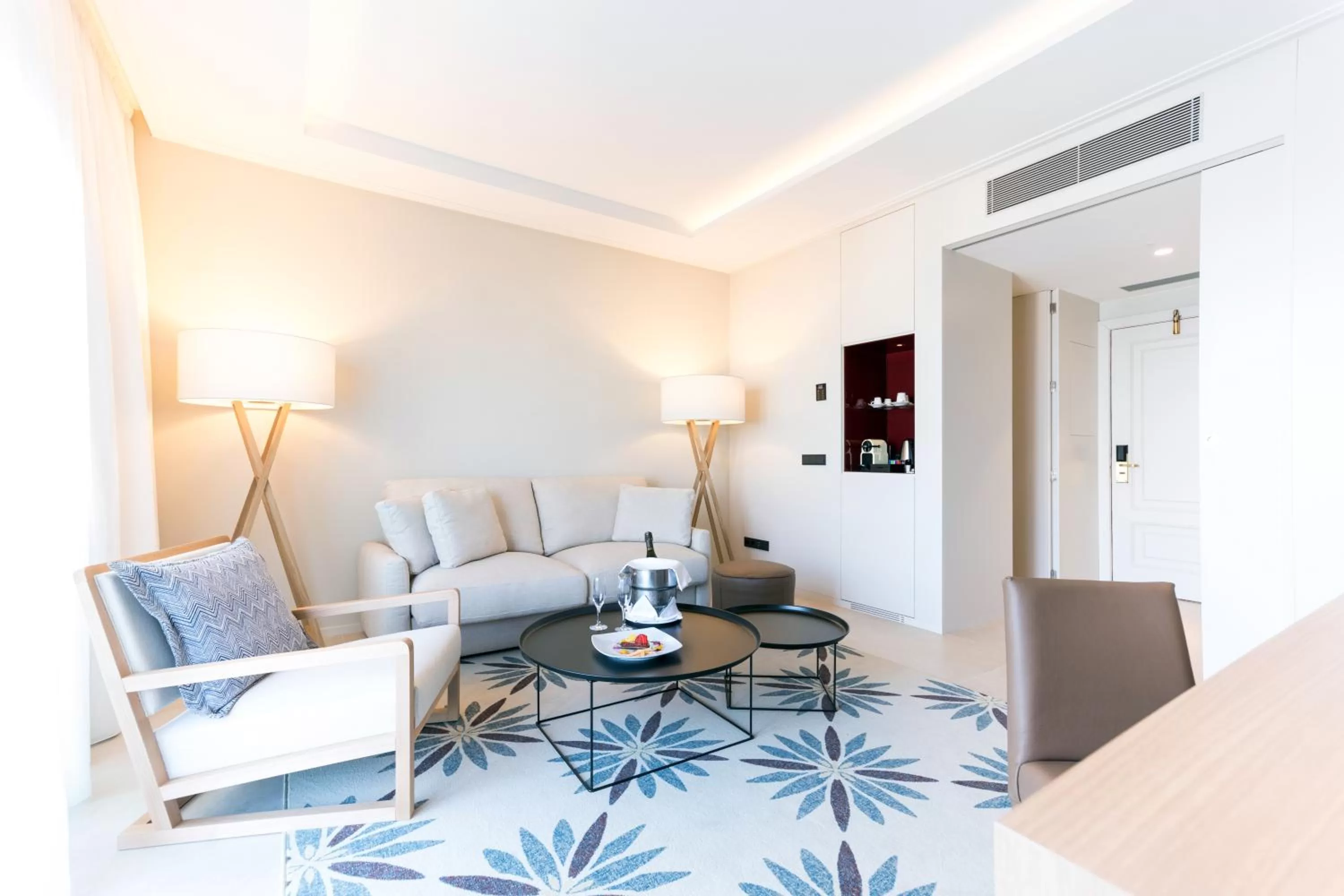 Living room, Bed in GPRO Valparaiso Palace & Spa