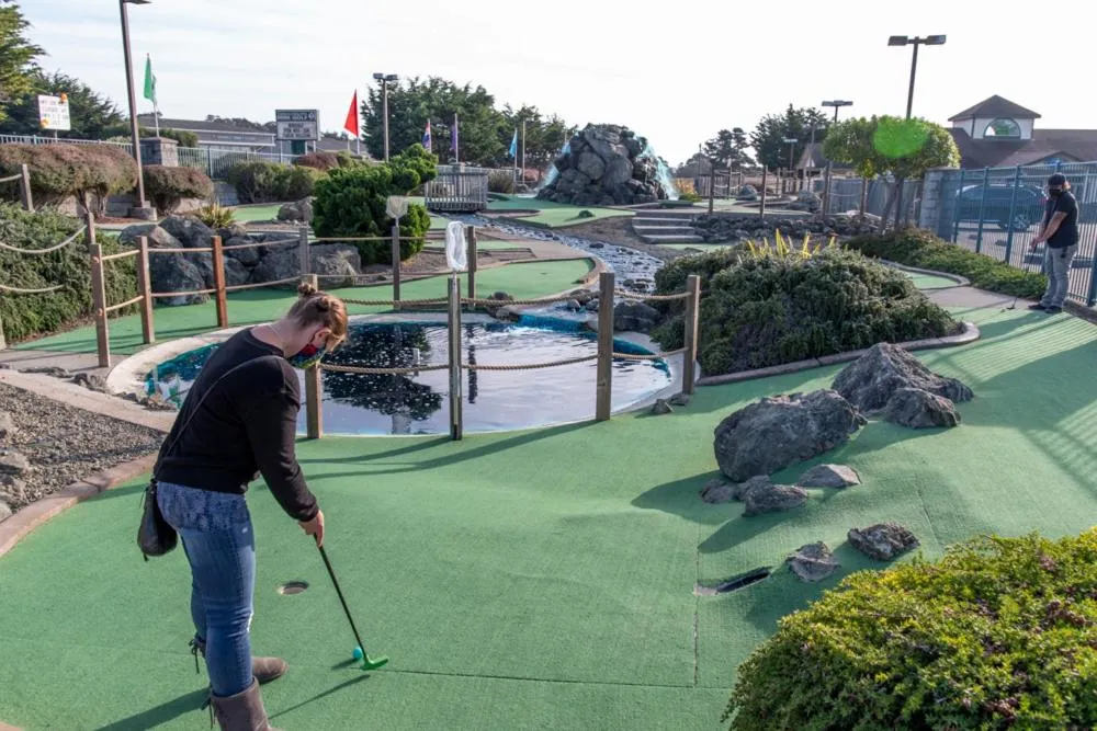 Emerald Dolphin Inn & Mini Golf