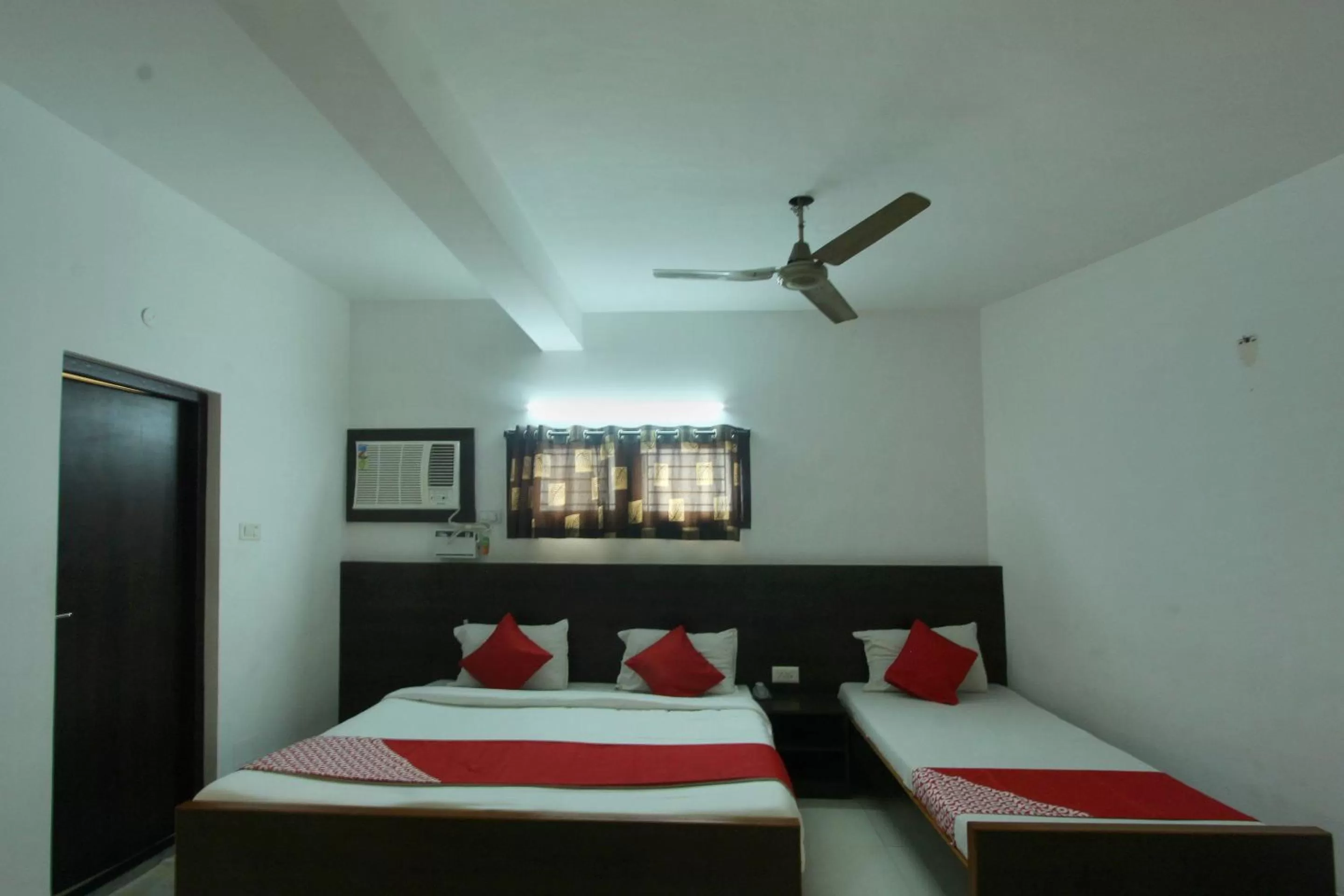 Bed in Lake View Hotel