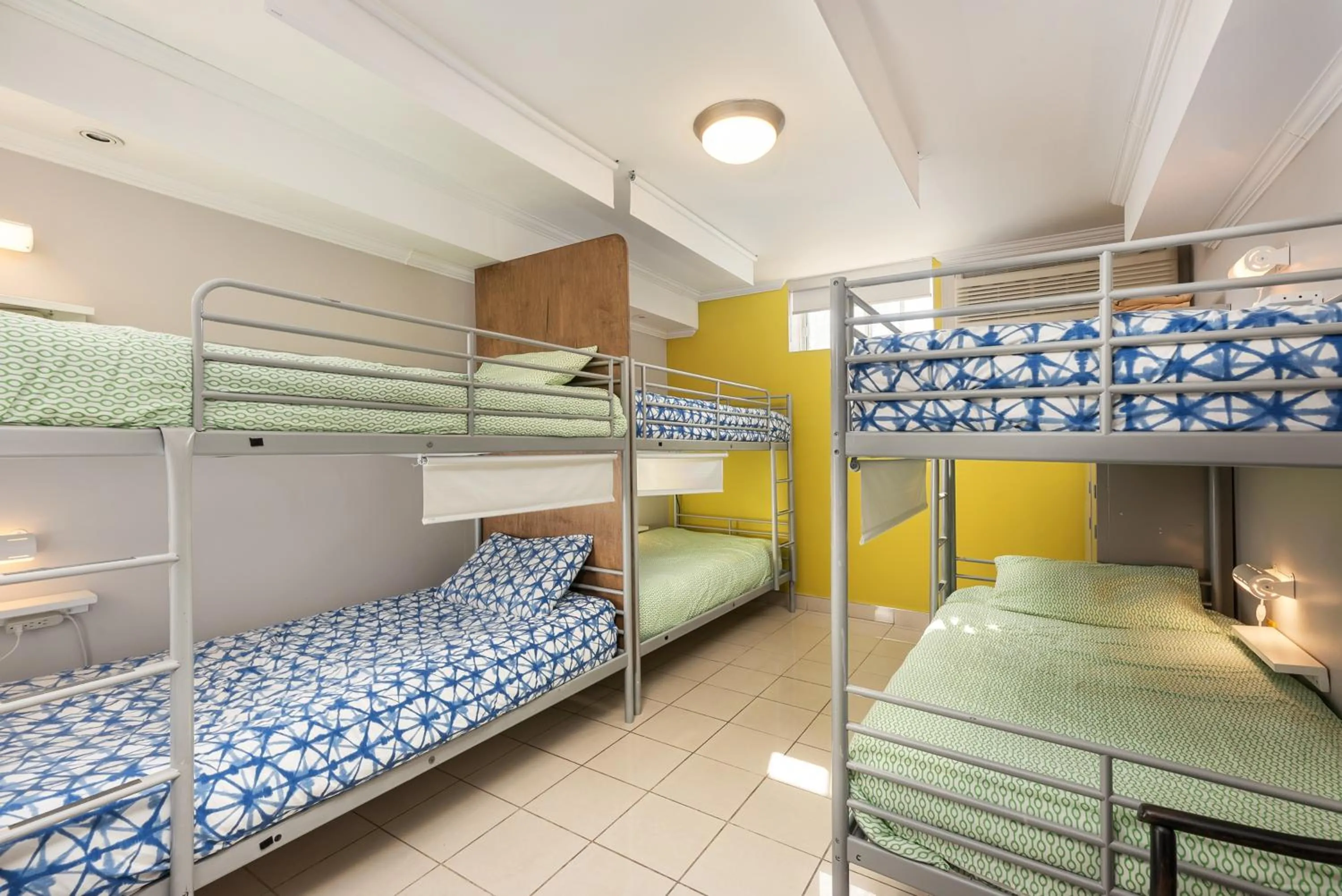 bunk bed, Bed in Samesun Montreal Hotel & Hostel