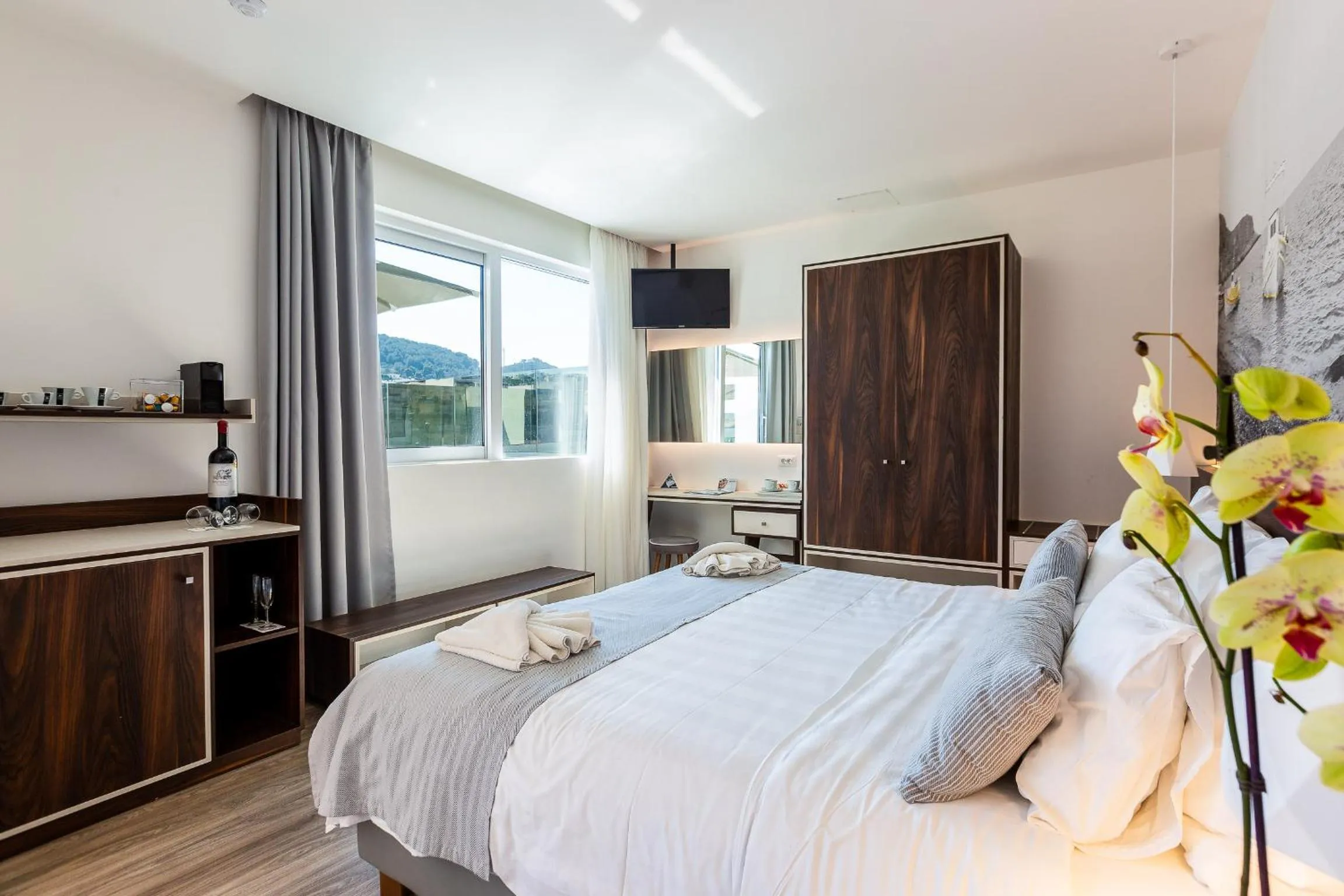 Photo of the whole room, Bed in Atrium Ambiance Hotel