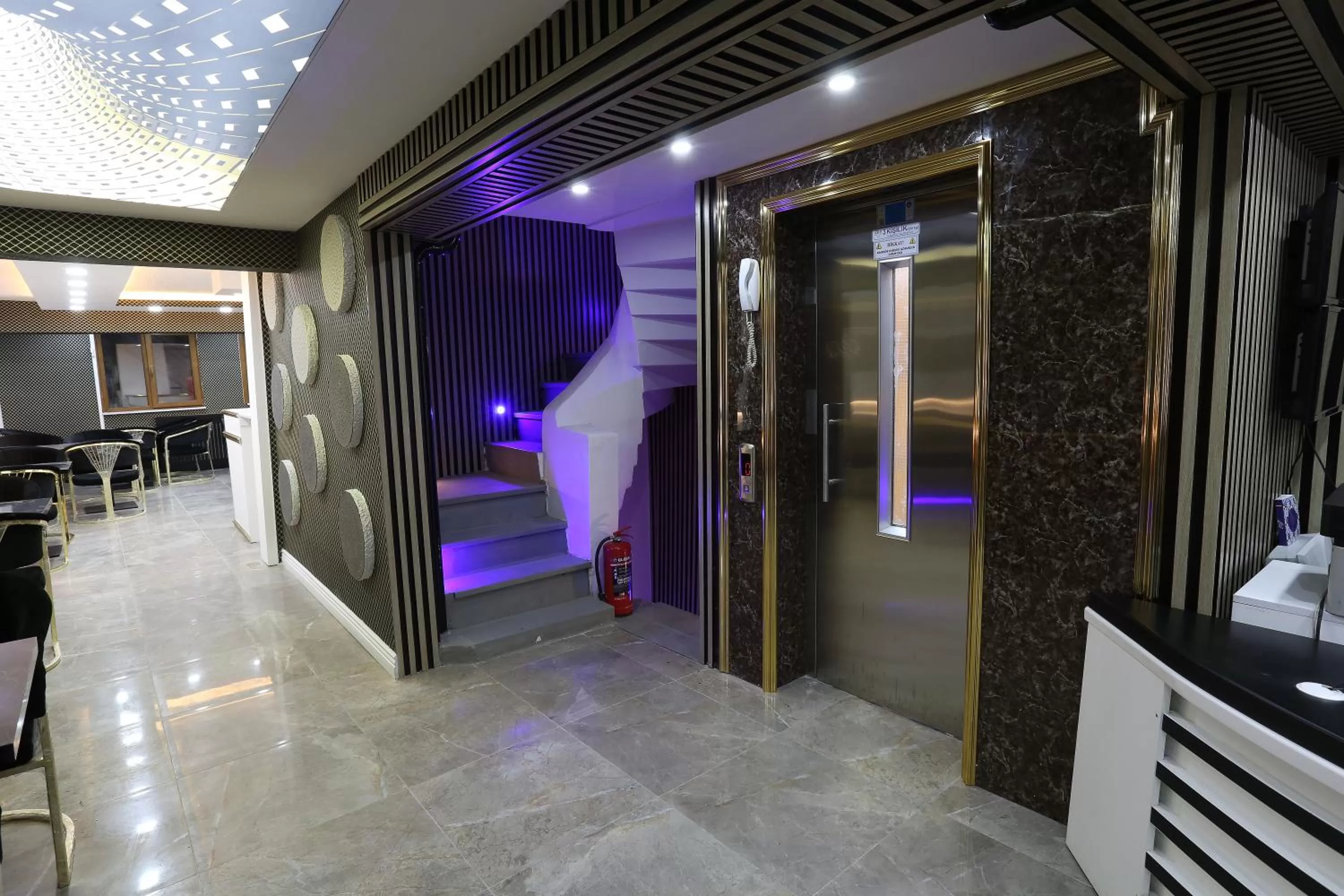 elevator in Nişantaşı Diamond Hotel