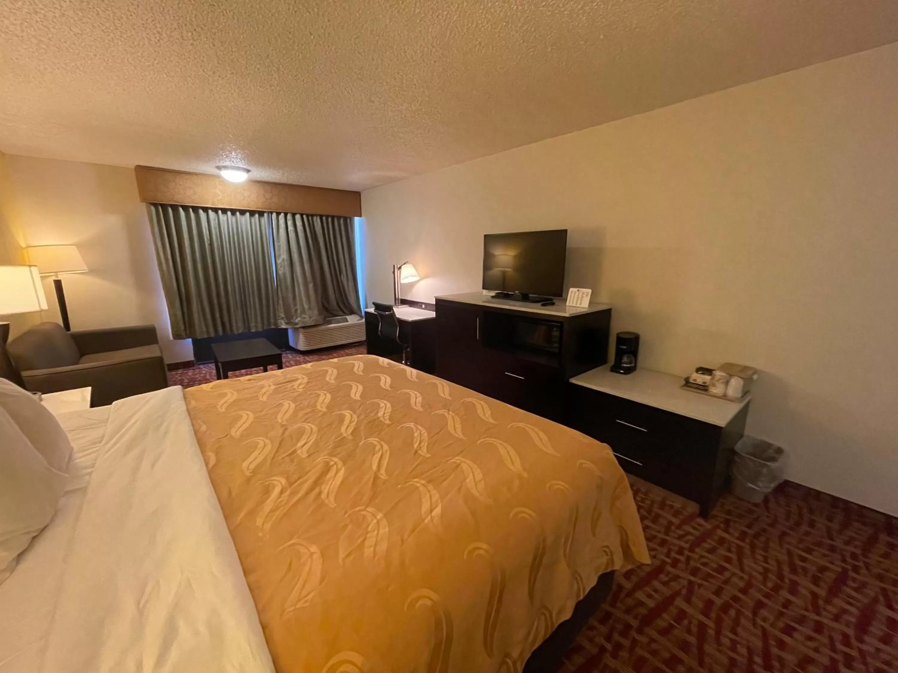 King Room with Sofa Bed - Smoking in Quality Inn Fort Smith I-540