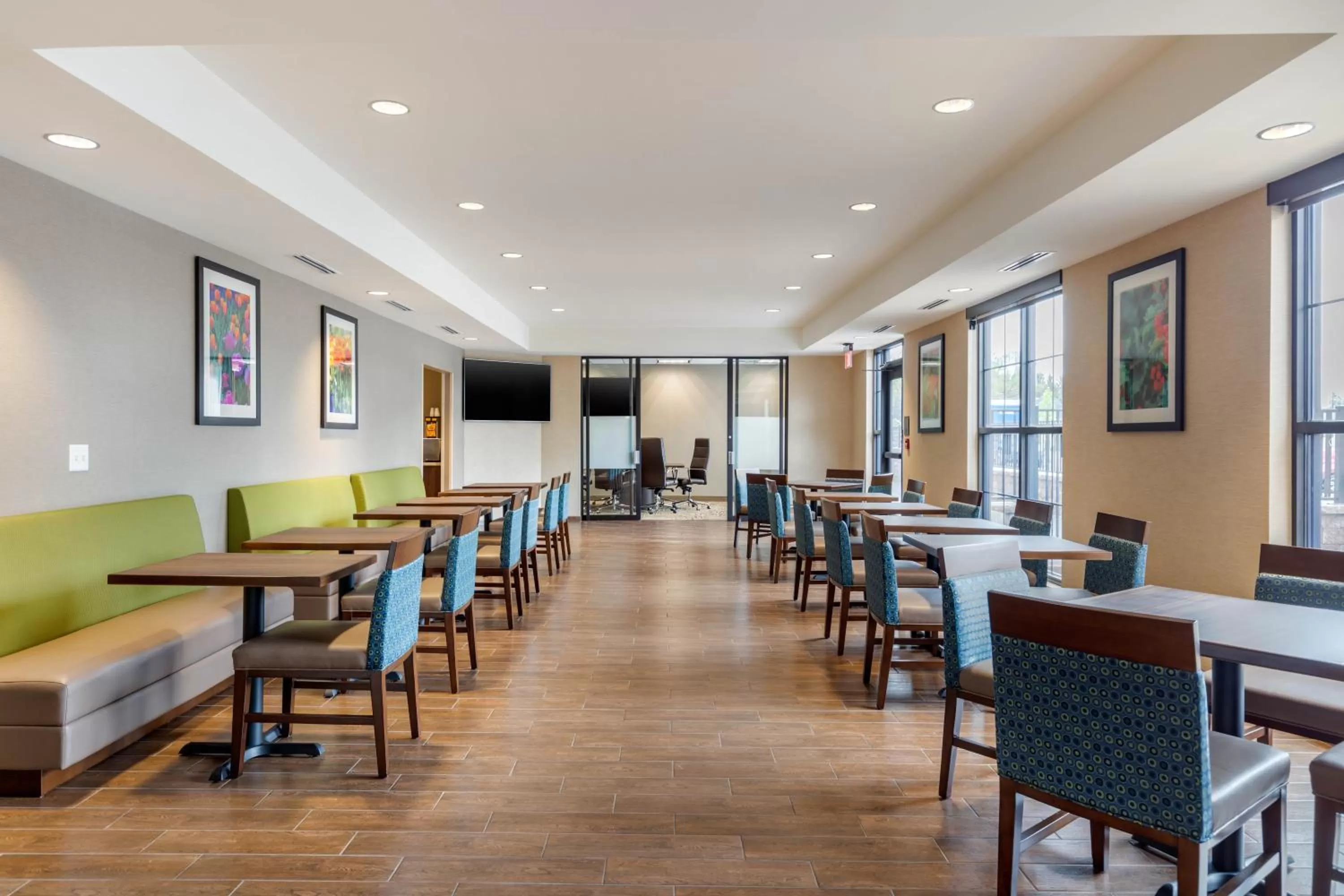 Lounge or bar in Comfort Inn & Suites Schenectady - Scotia