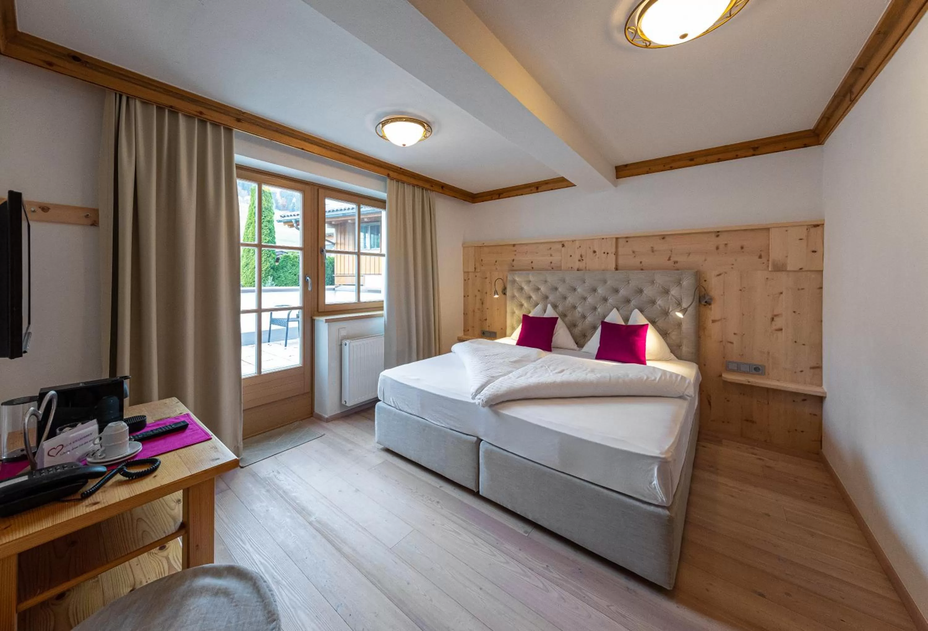 Photo of the whole room, Bed in Hotel und Alpen Apartments mit Sauna - Bürglhöh