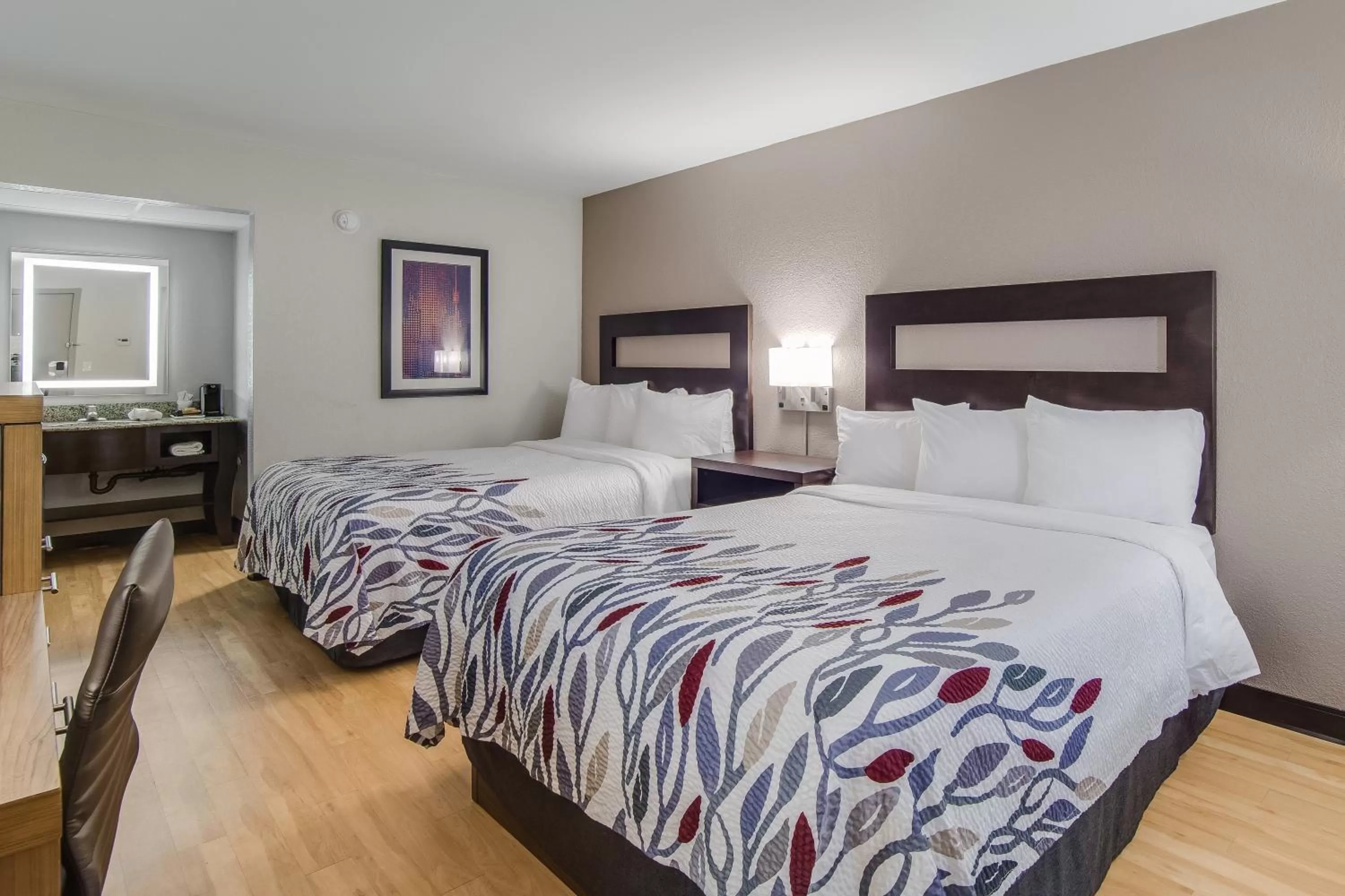 Photo of the whole room, Bed in Red Roof Inn St George, SC