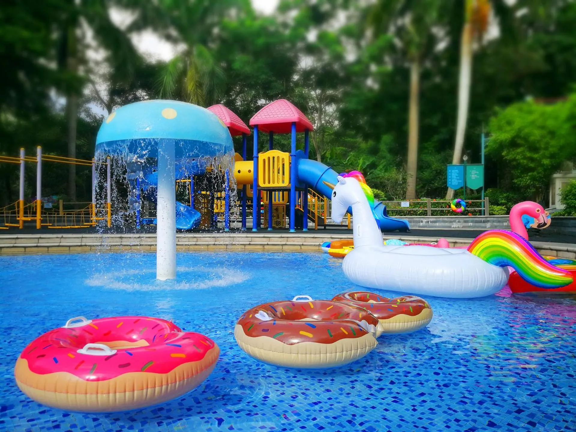 Swimming pool in Mission Hills Hotel Resorts Dongguan