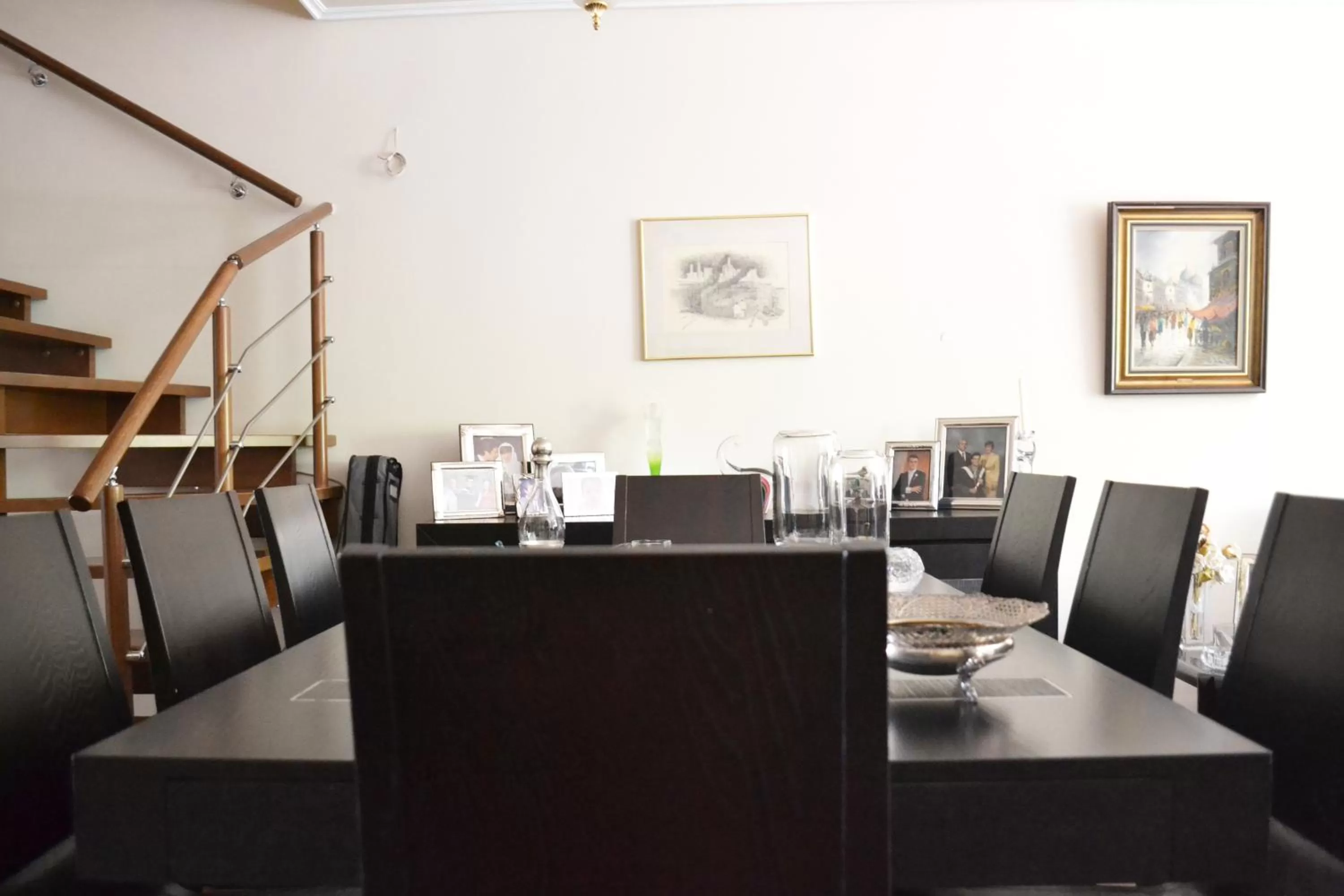 Communal lounge/ TV room in Veggie Garden Athens B&B