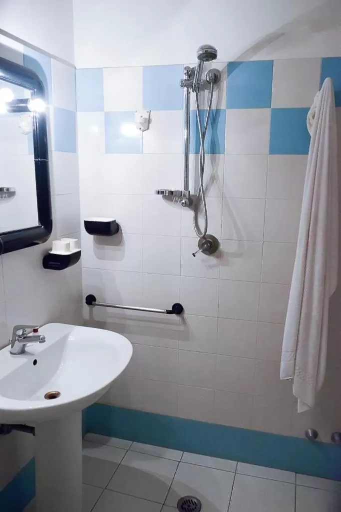 Shower in Hotel Letizia