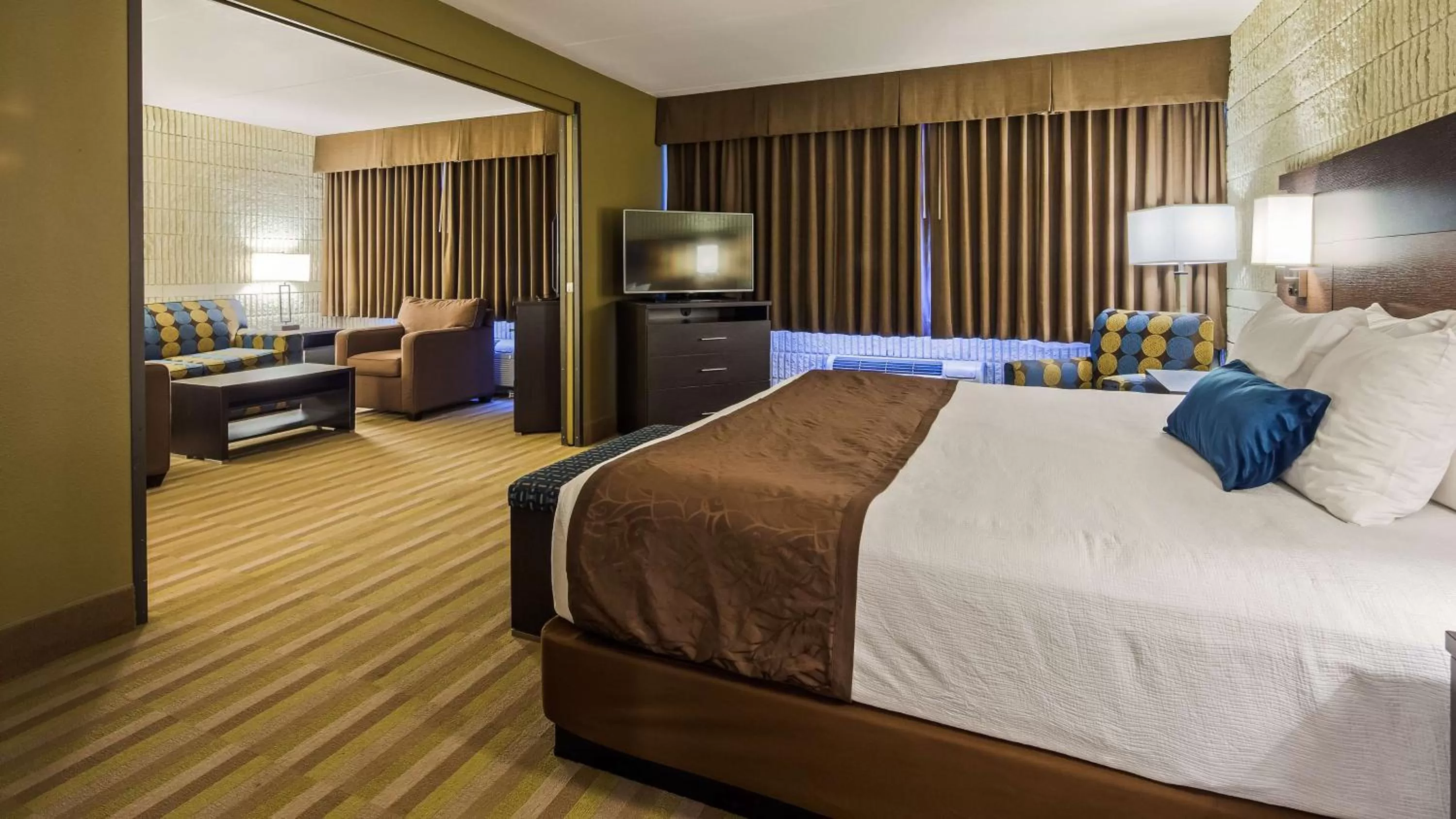 Photo of the whole room, Bed in Best Western Plus University Inn