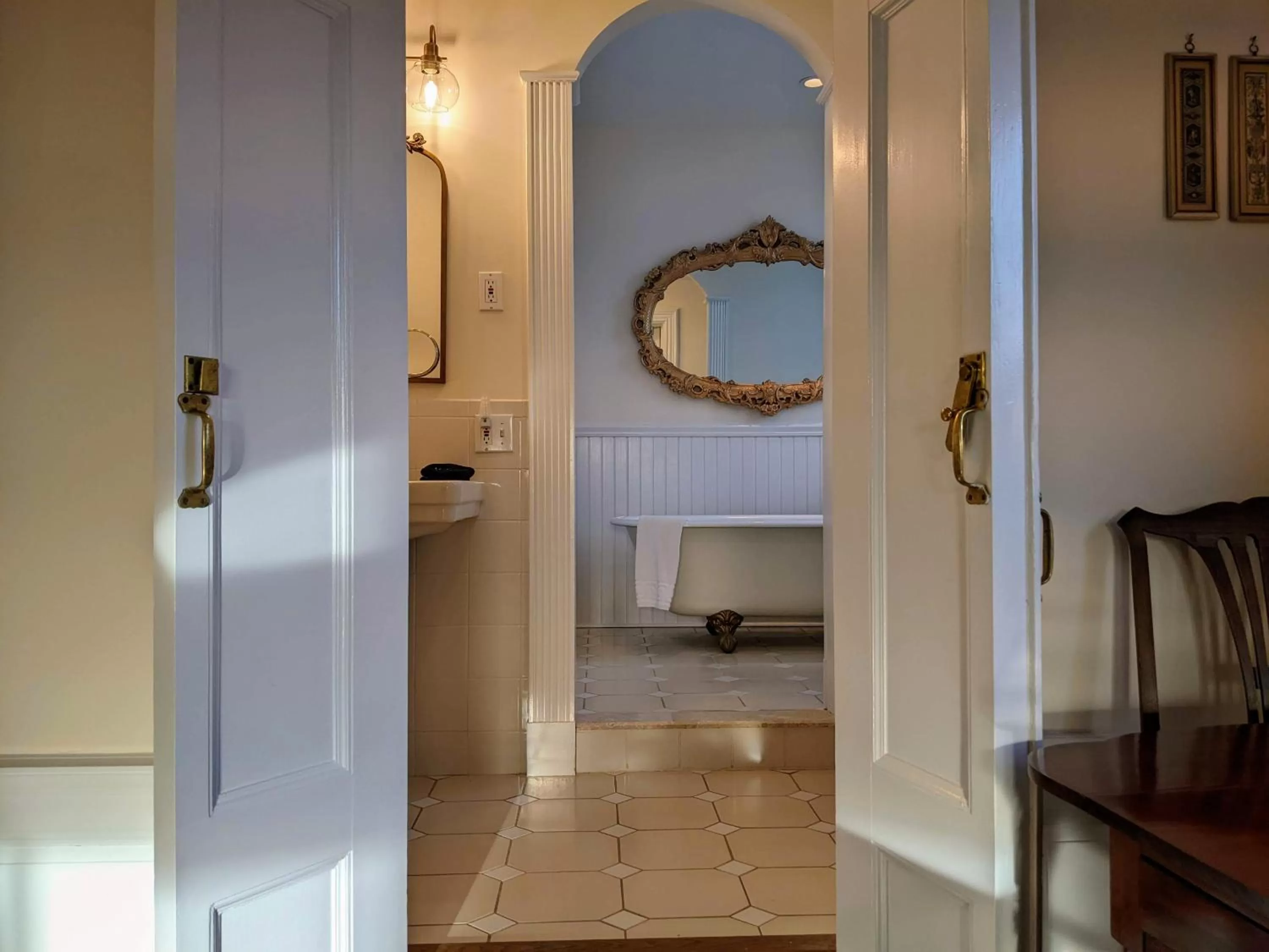 Bathroom in Stanton House Inn