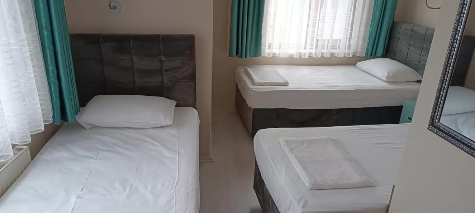 TV and multimedia, Bed in Hotel Crowded House