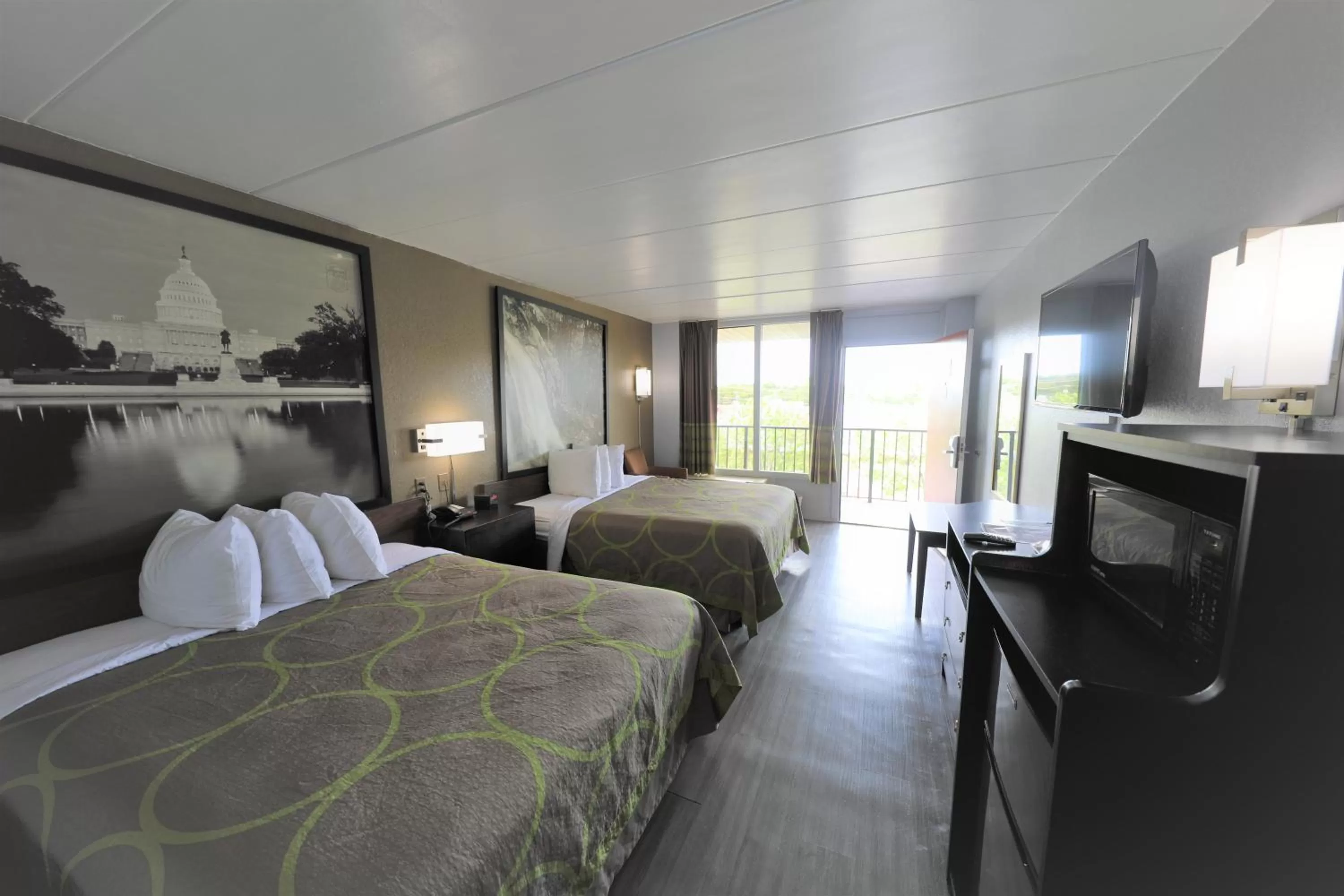 Bedroom, Bed in Super 8 by Wyndham Manassas