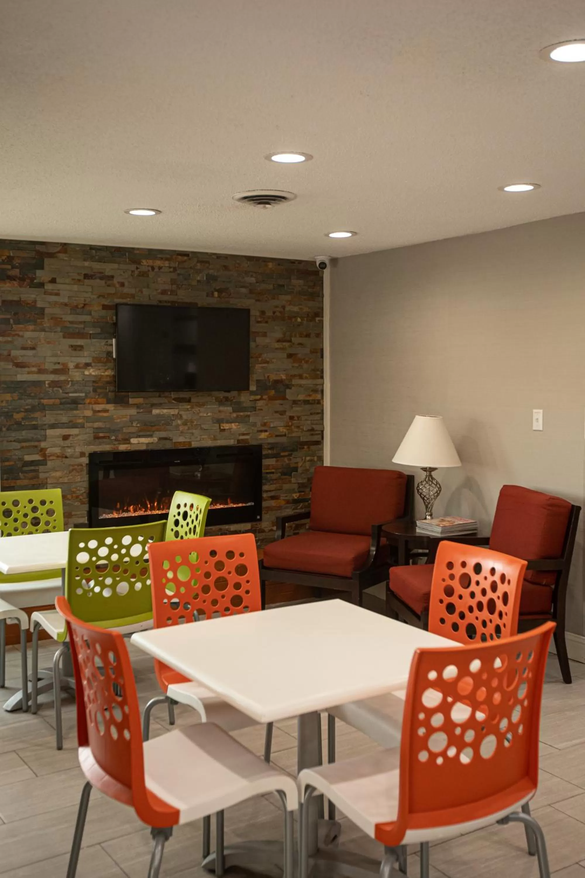 Seating area in Knights Inn Mount Airy