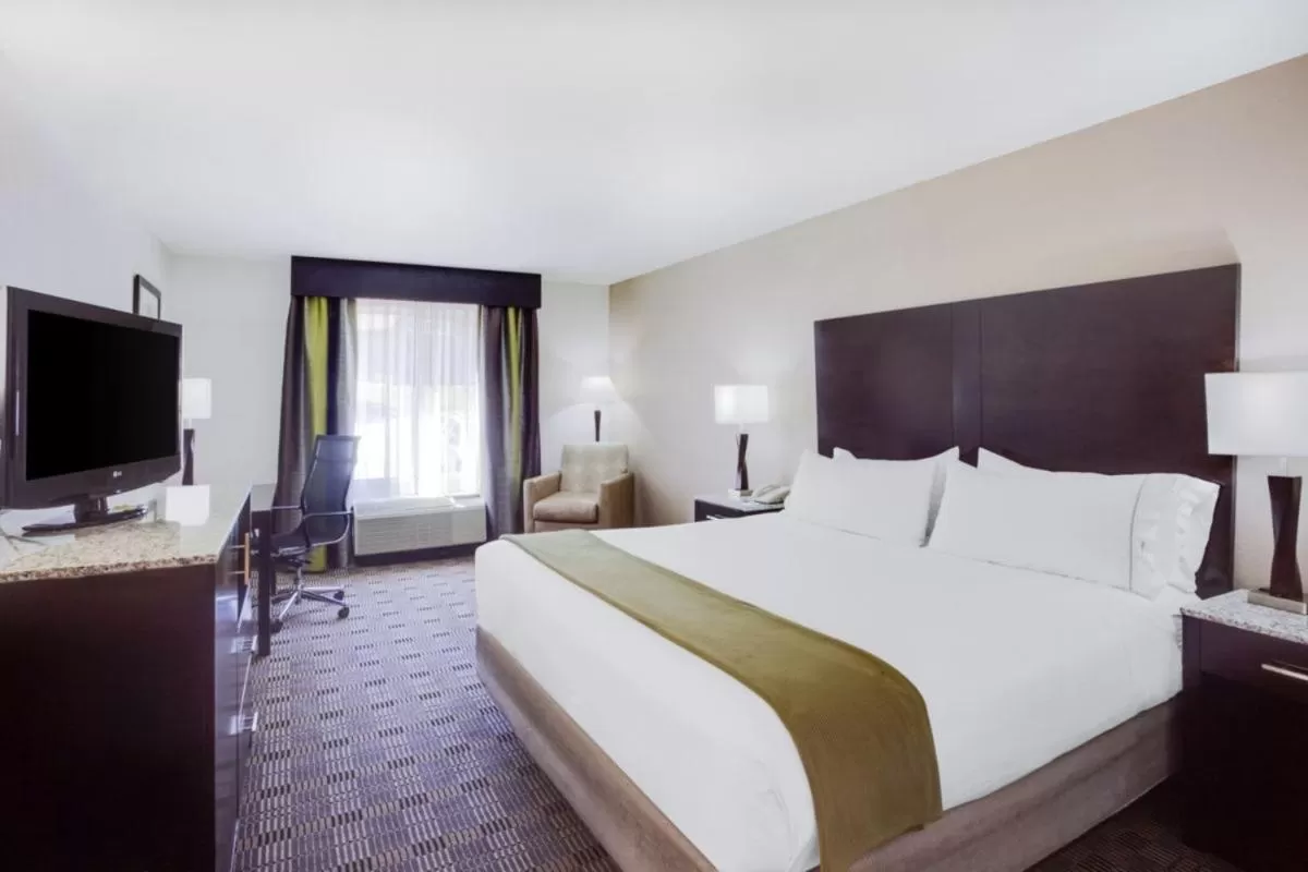 Bed in Holiday Inn Express Hotel & Suites Mebane by IHG