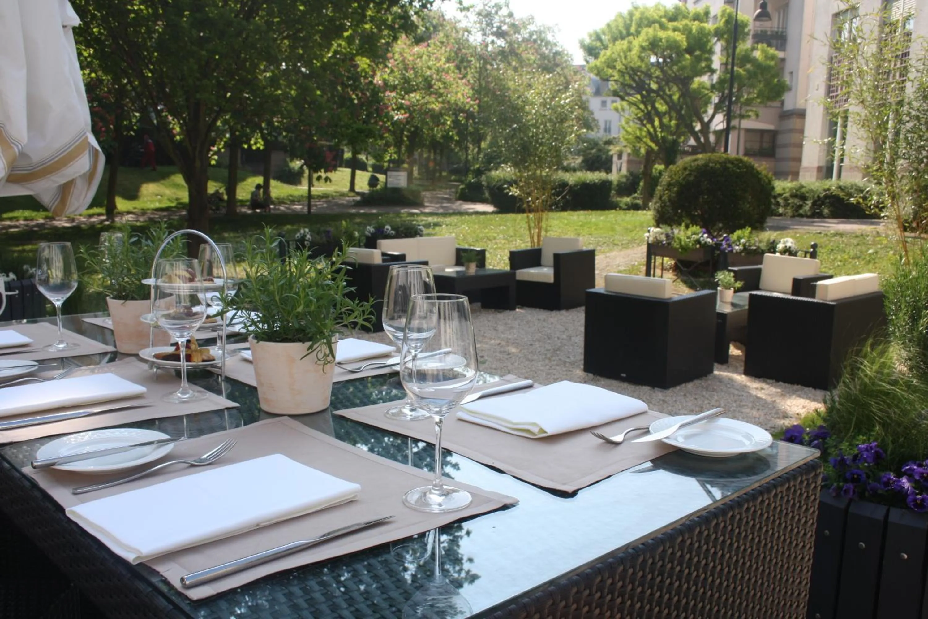 Restaurant/Places to Eat in Novotel Mainz