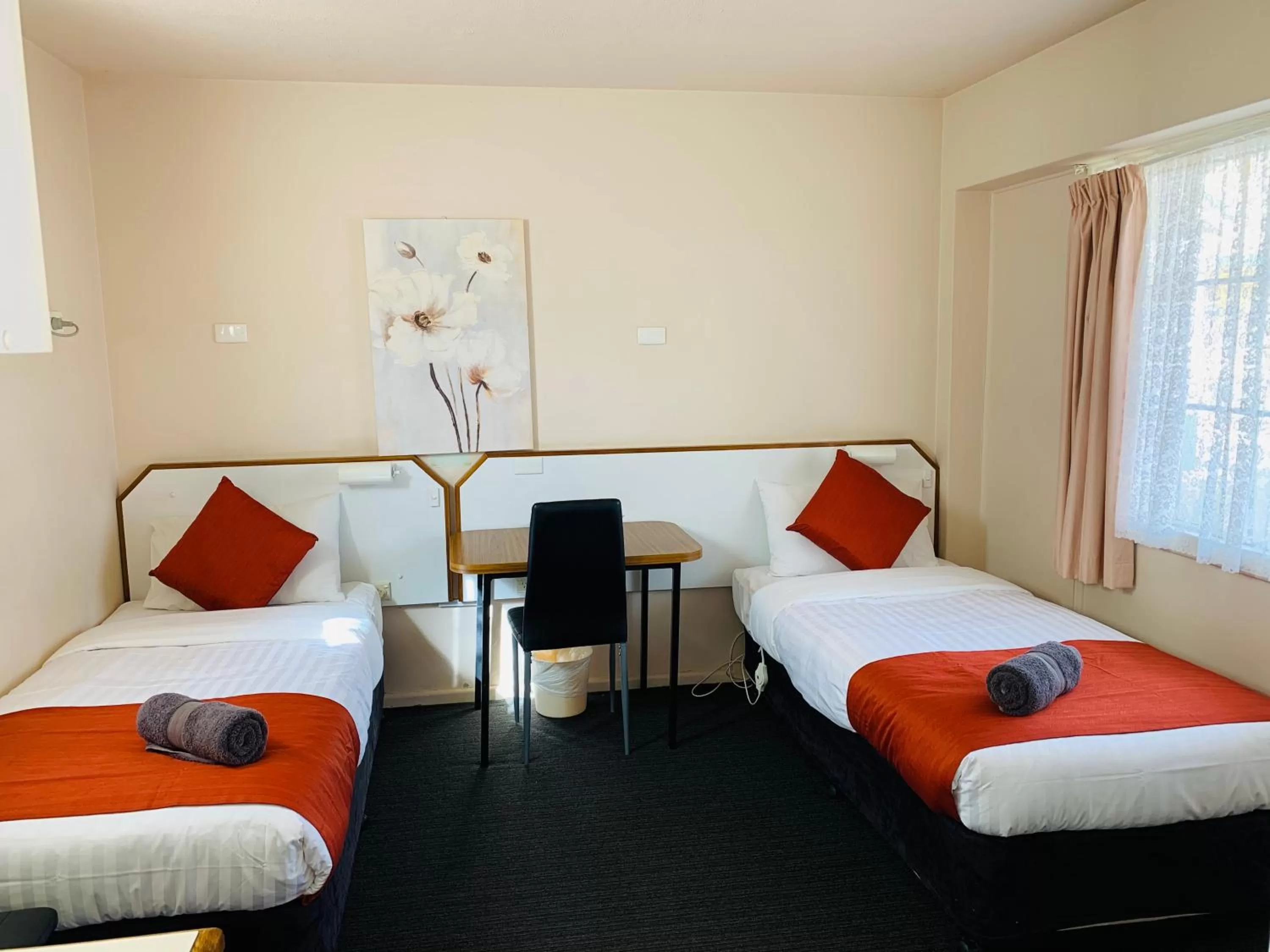 Bed in Bradman Motor Inn