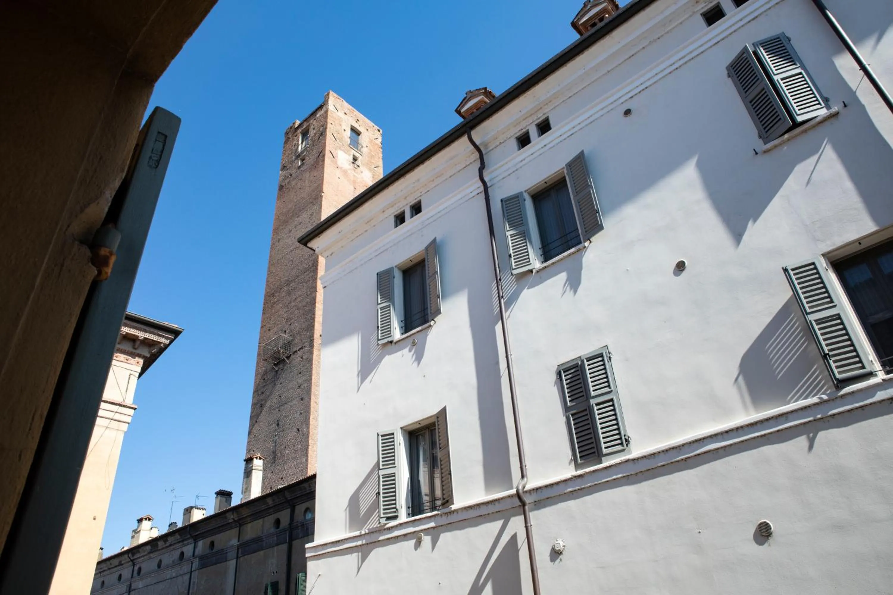 Neighbourhood in Hotel Broletto - Centro Storico