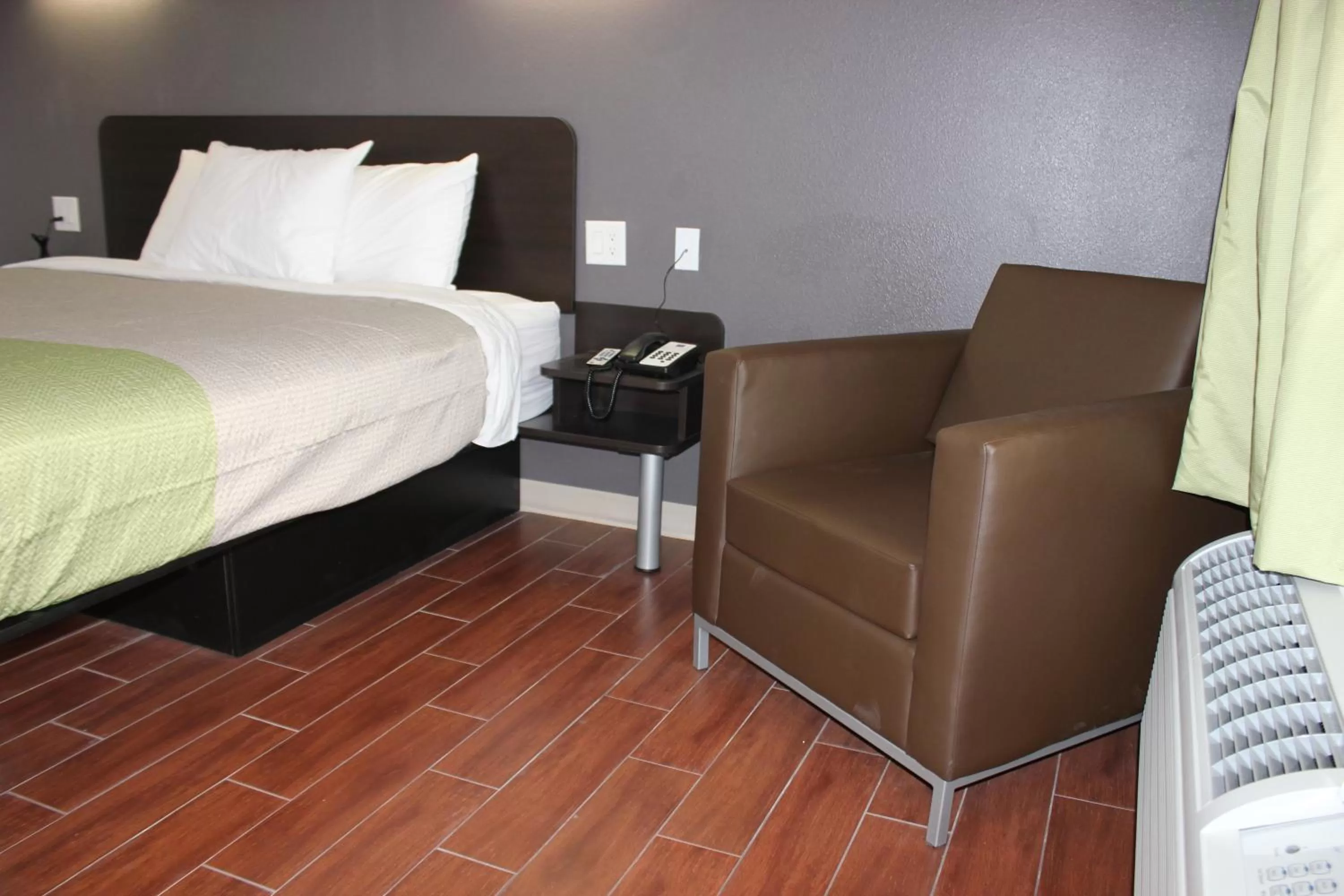 Living room in Studio 6-Houston, TX - East